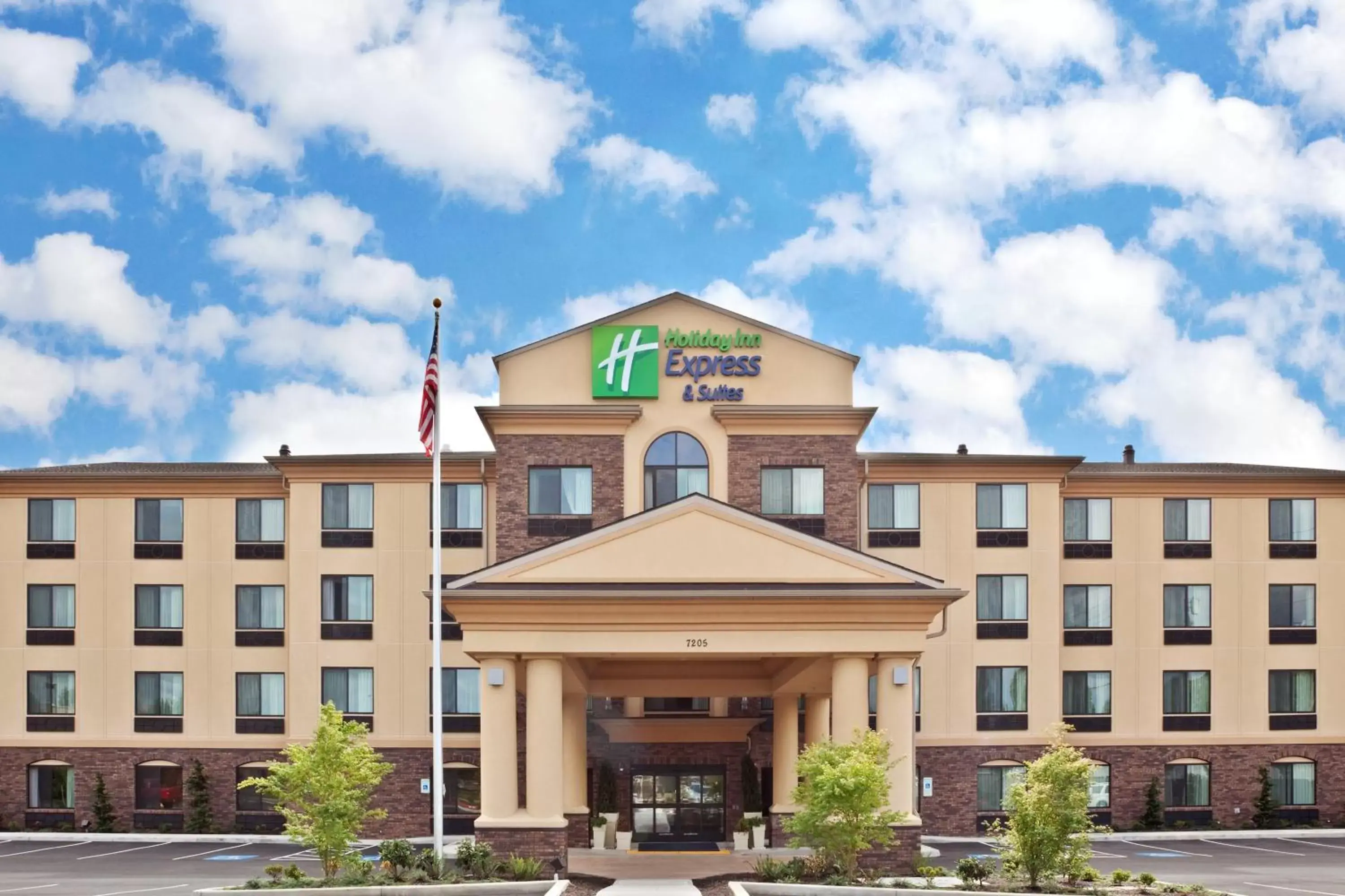 Property Building in Holiday Inn Express Hotel & Suites Vancouver Mall-Portland Area, an IHG Hotel