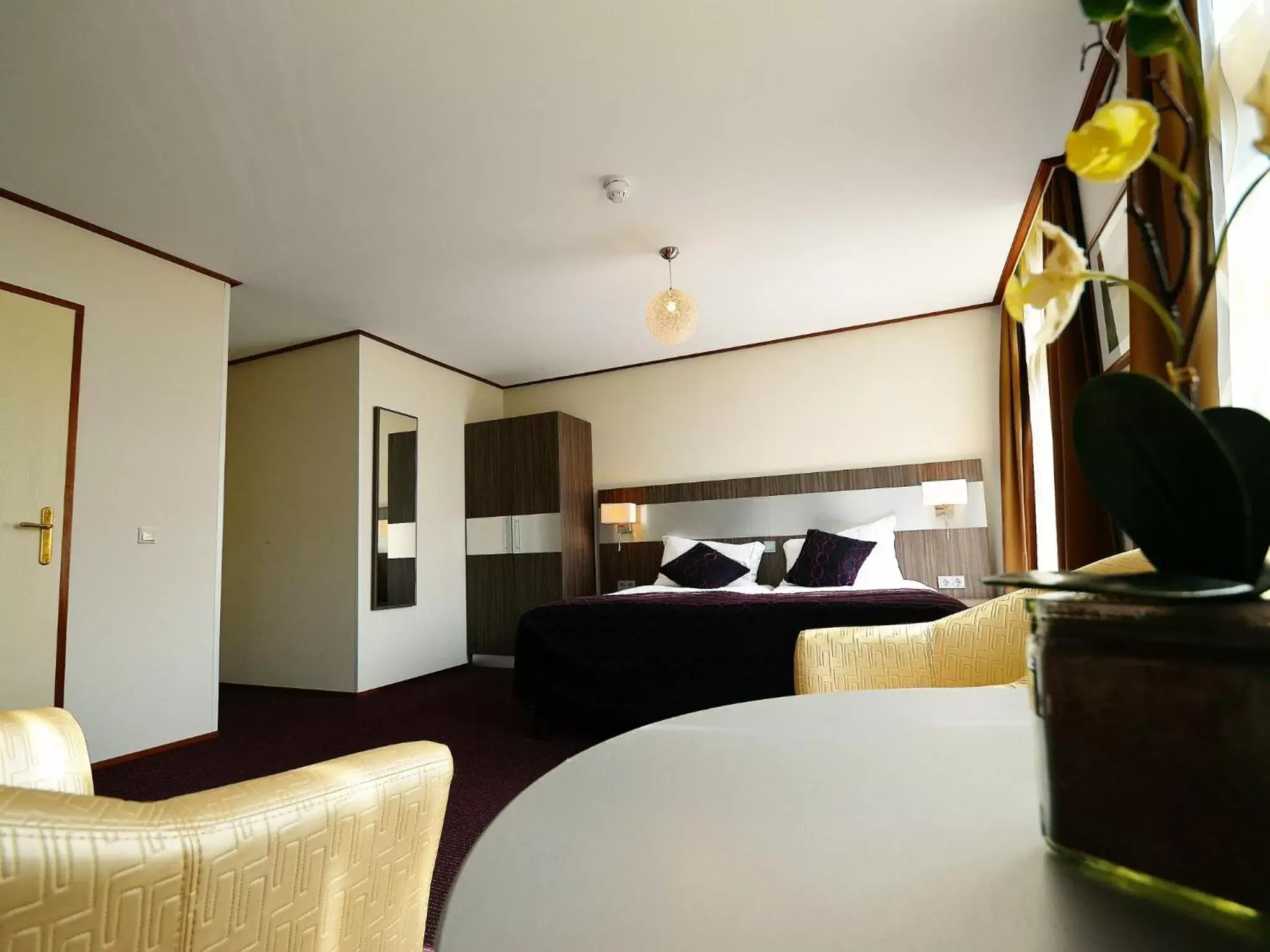 Bed, Seating Area in Hotel Faber