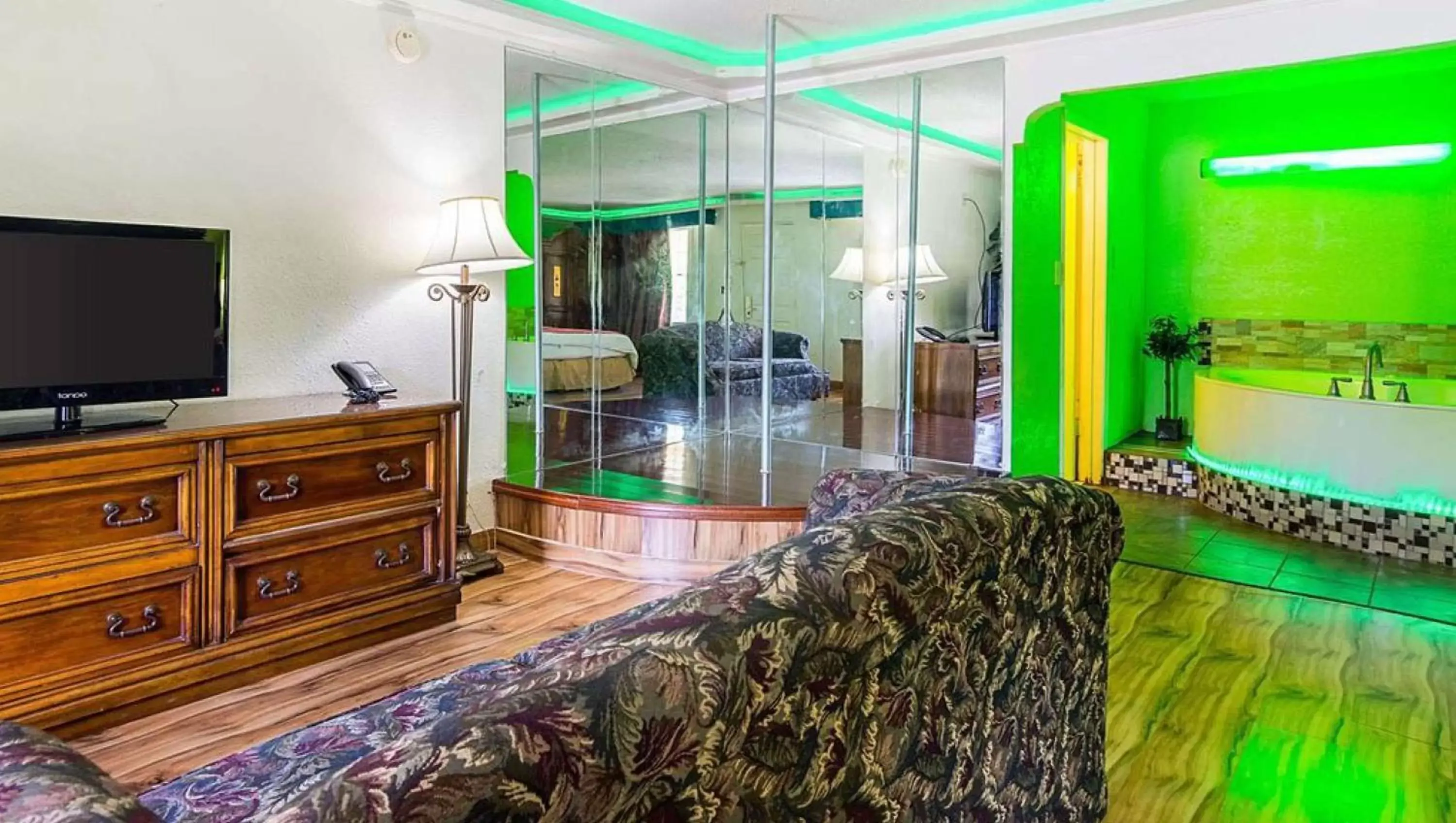 Photo of the whole room in Magnuson Hotel Little Rock South Photo of the whole room in Magnuson Hotel Little Rock South