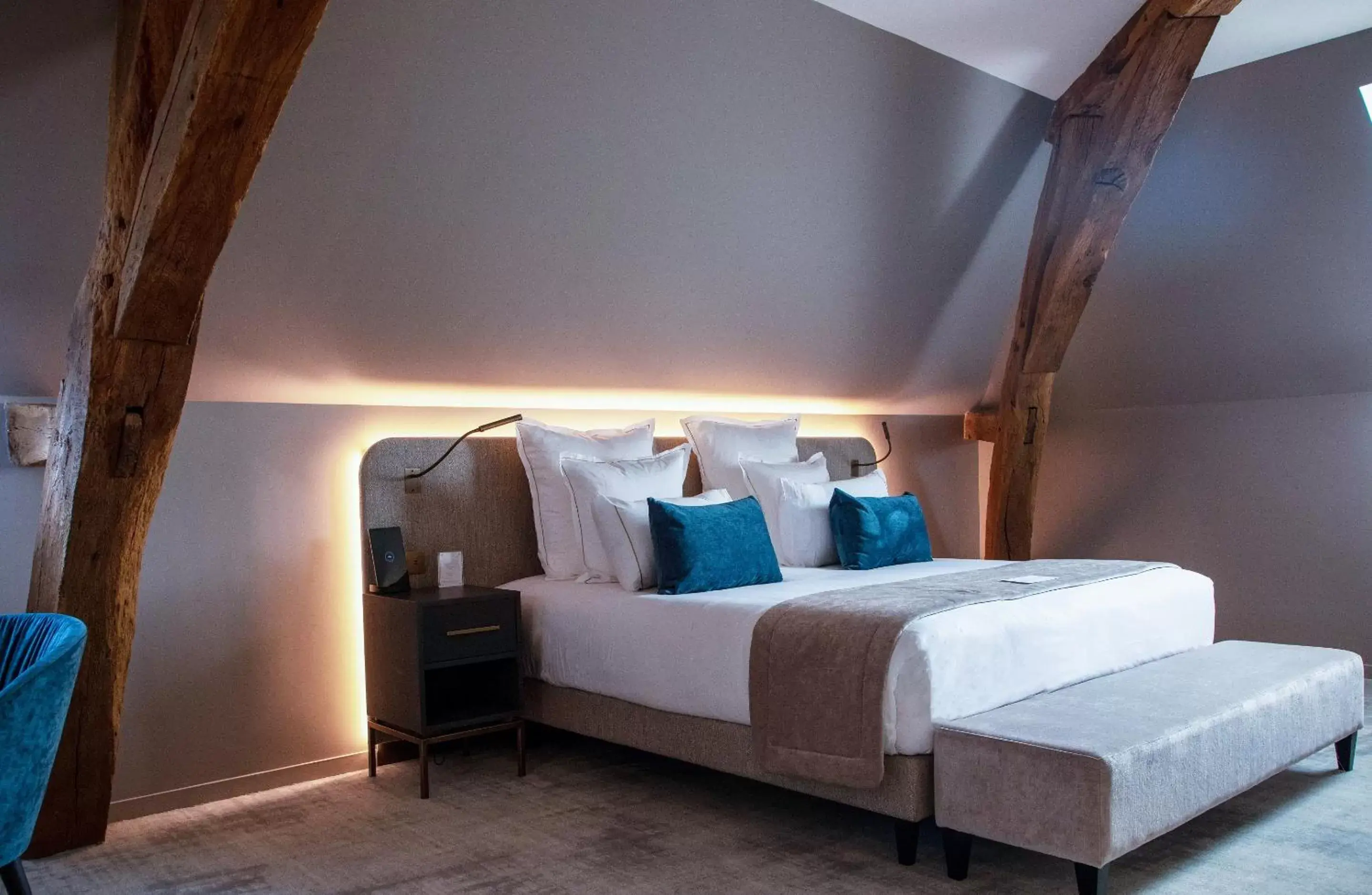 Bed in Fleur de Loire
