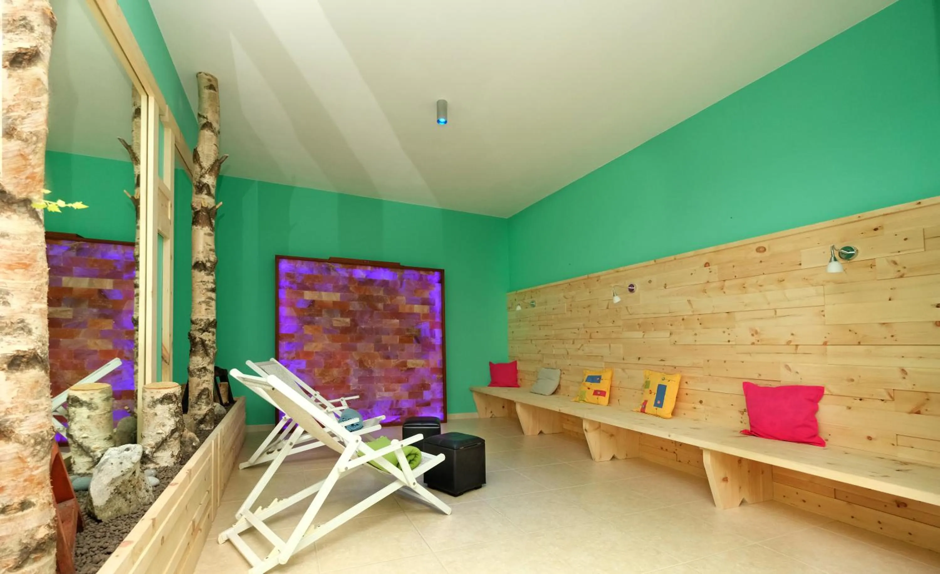 Spring in Villa Madrina Lovely and Dynamic Hotel