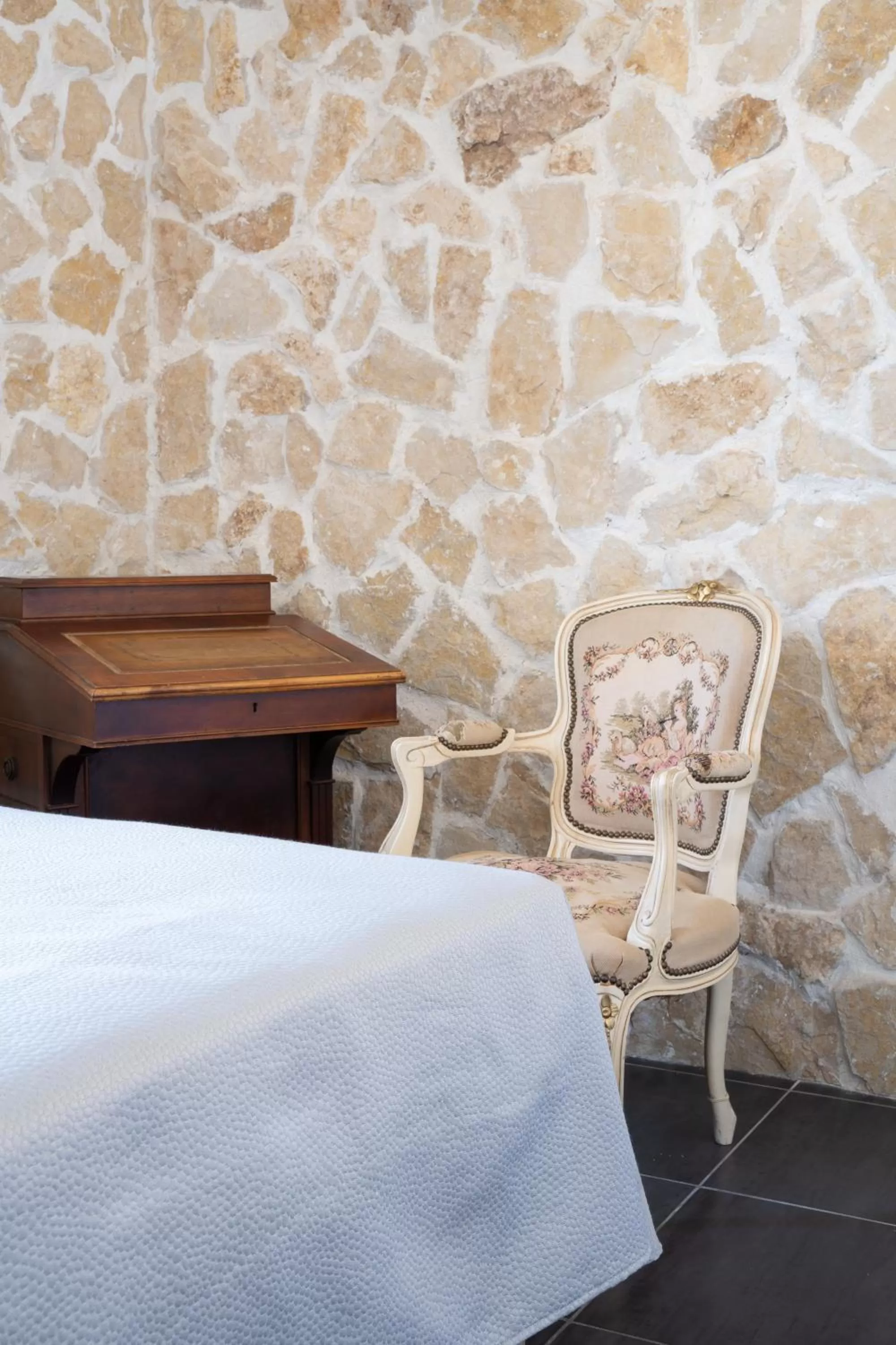 Bed in Hotel De Belgique à Menton