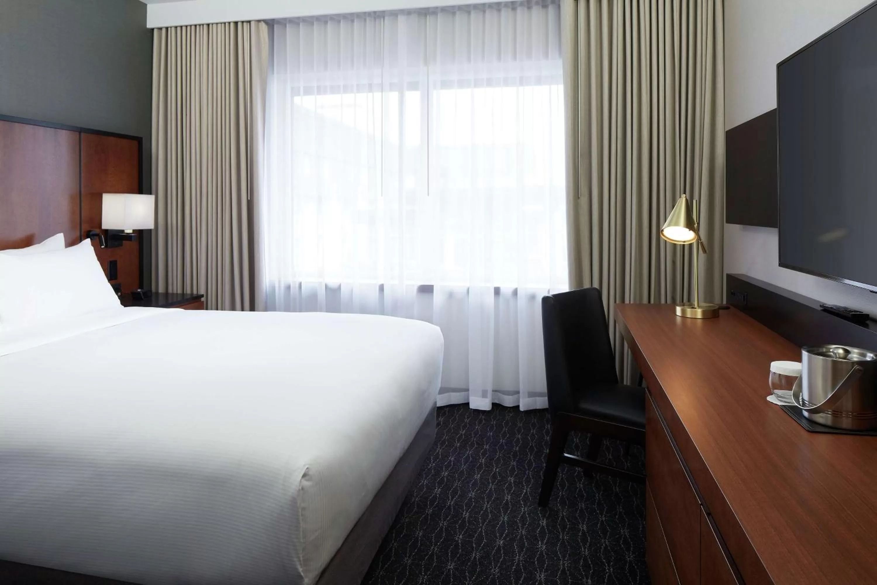 Bedroom, Bed in Doubletree By Hilton Montreal Airport