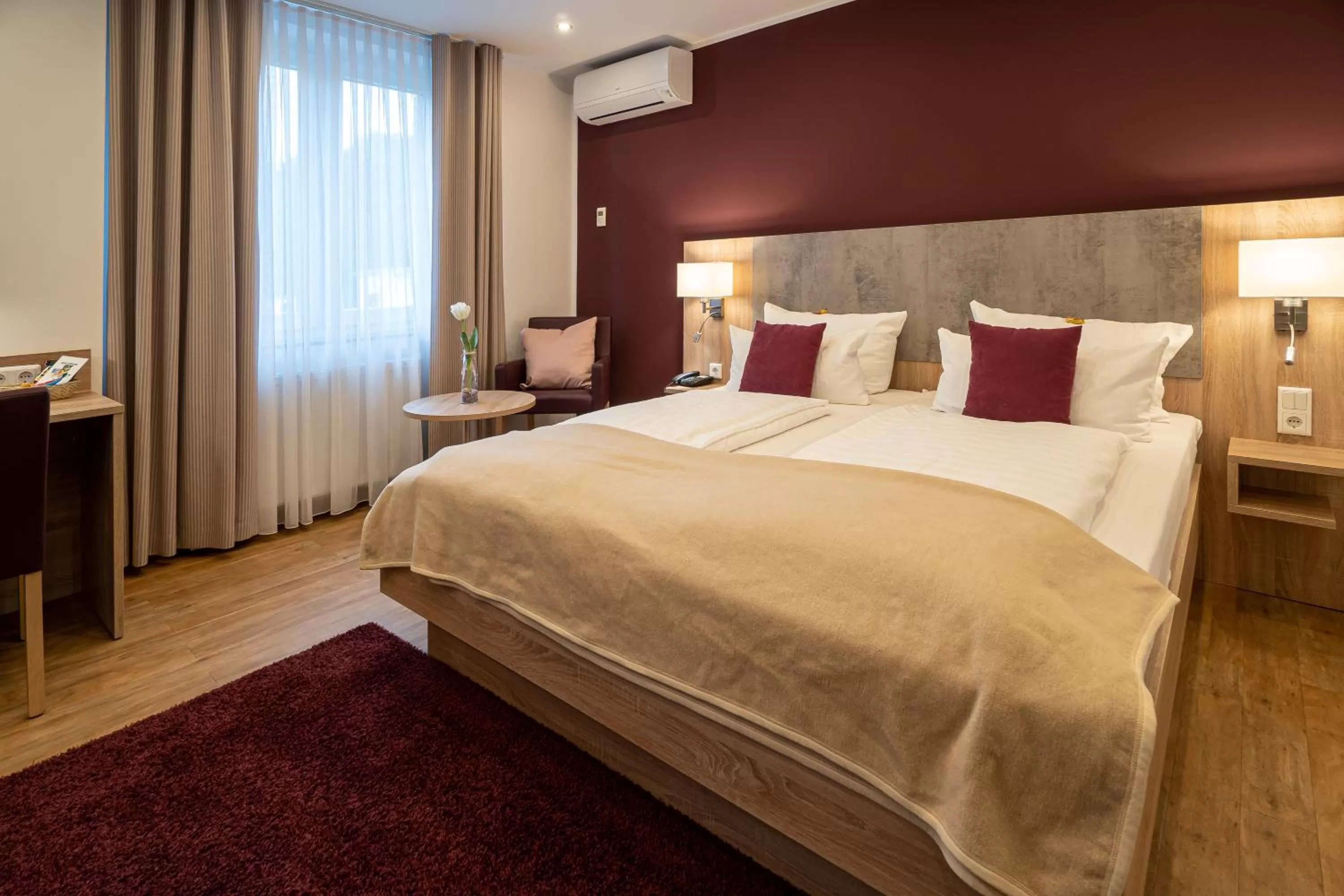 Bedroom, Bed in Hotel Deutscher Hof