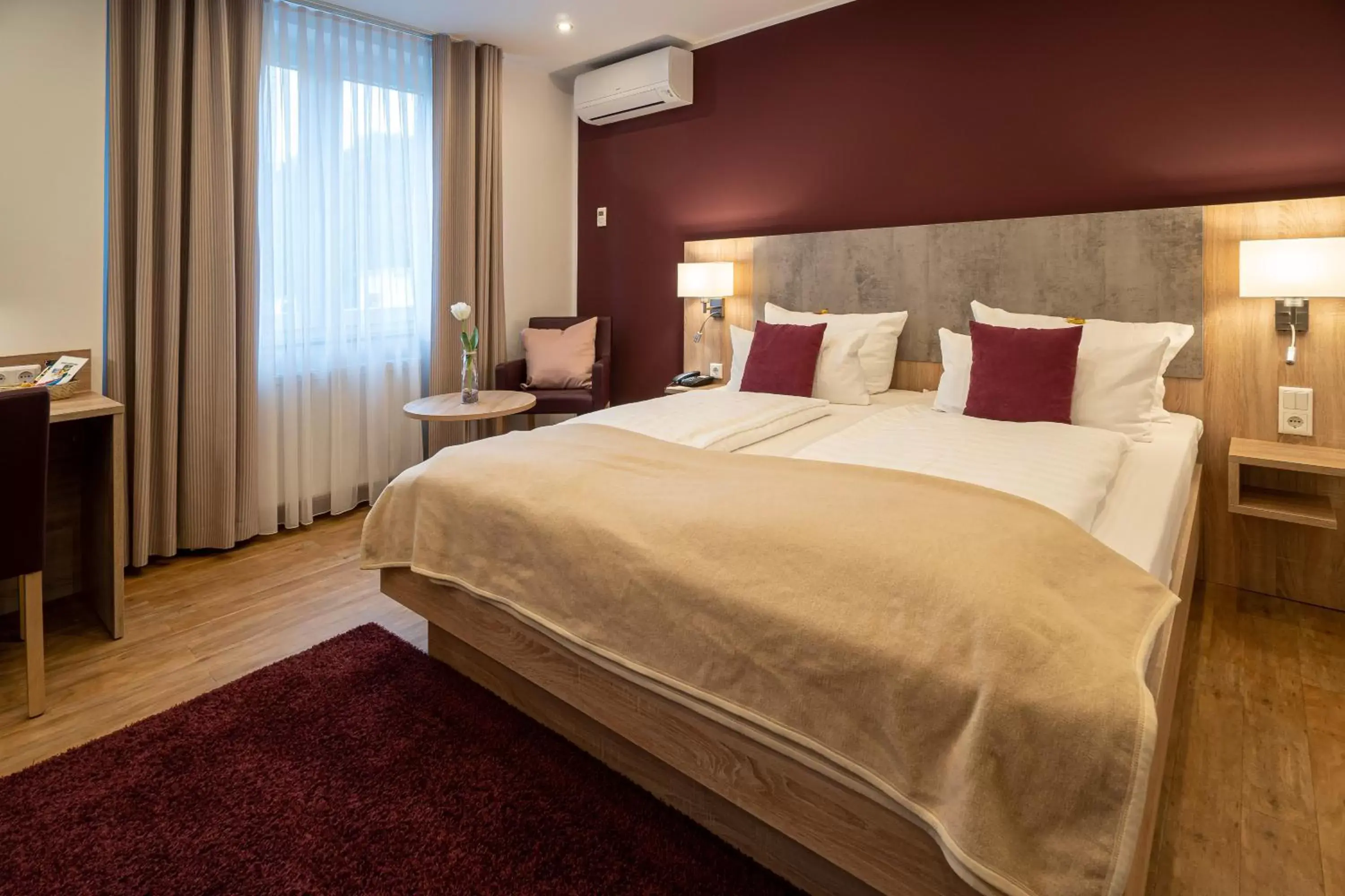 Bedroom, Bed in Hotel Deutscher Hof Bedroom, Bed in Hotel Deutscher Hof