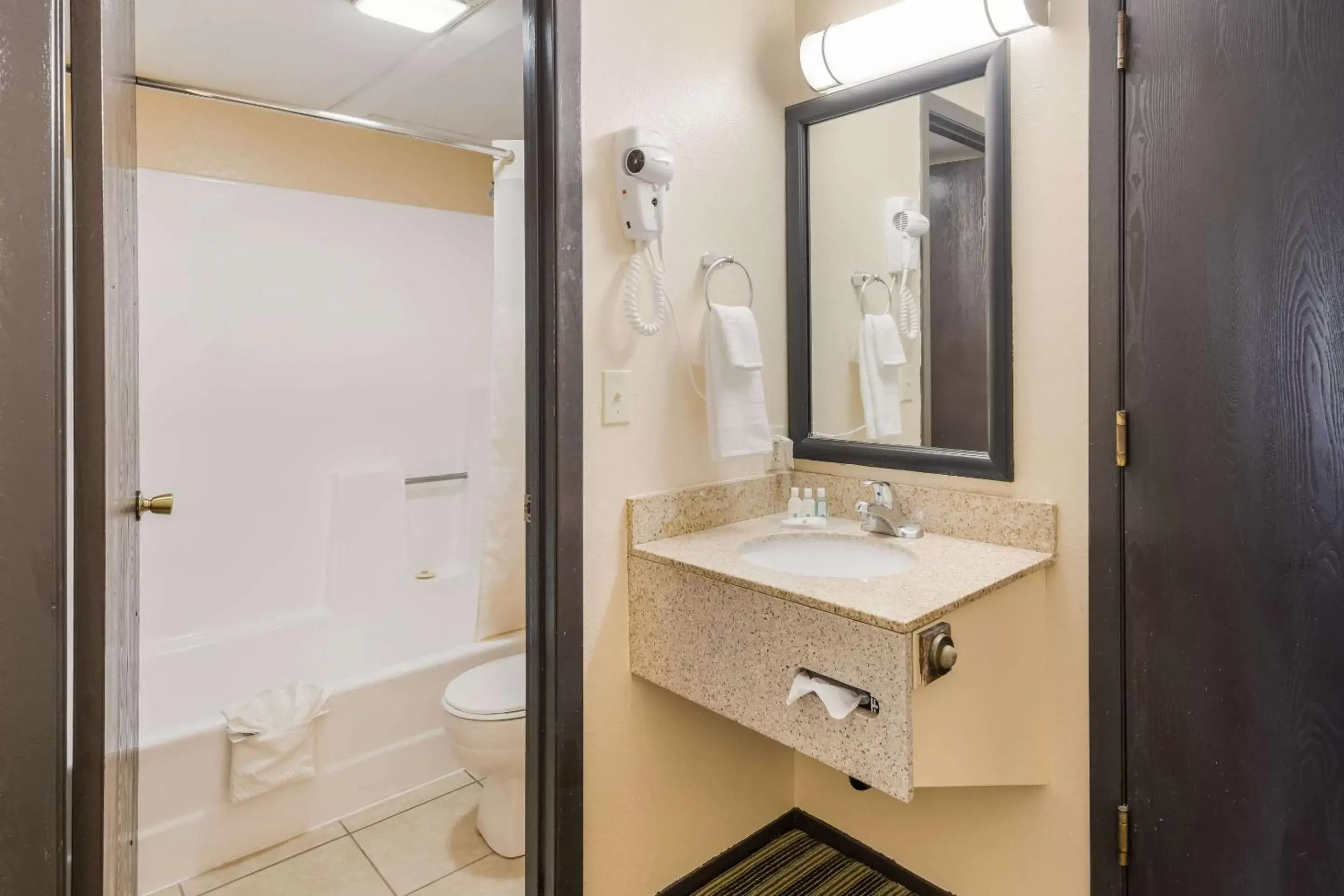 Bathroom in Quality Inn Clovis