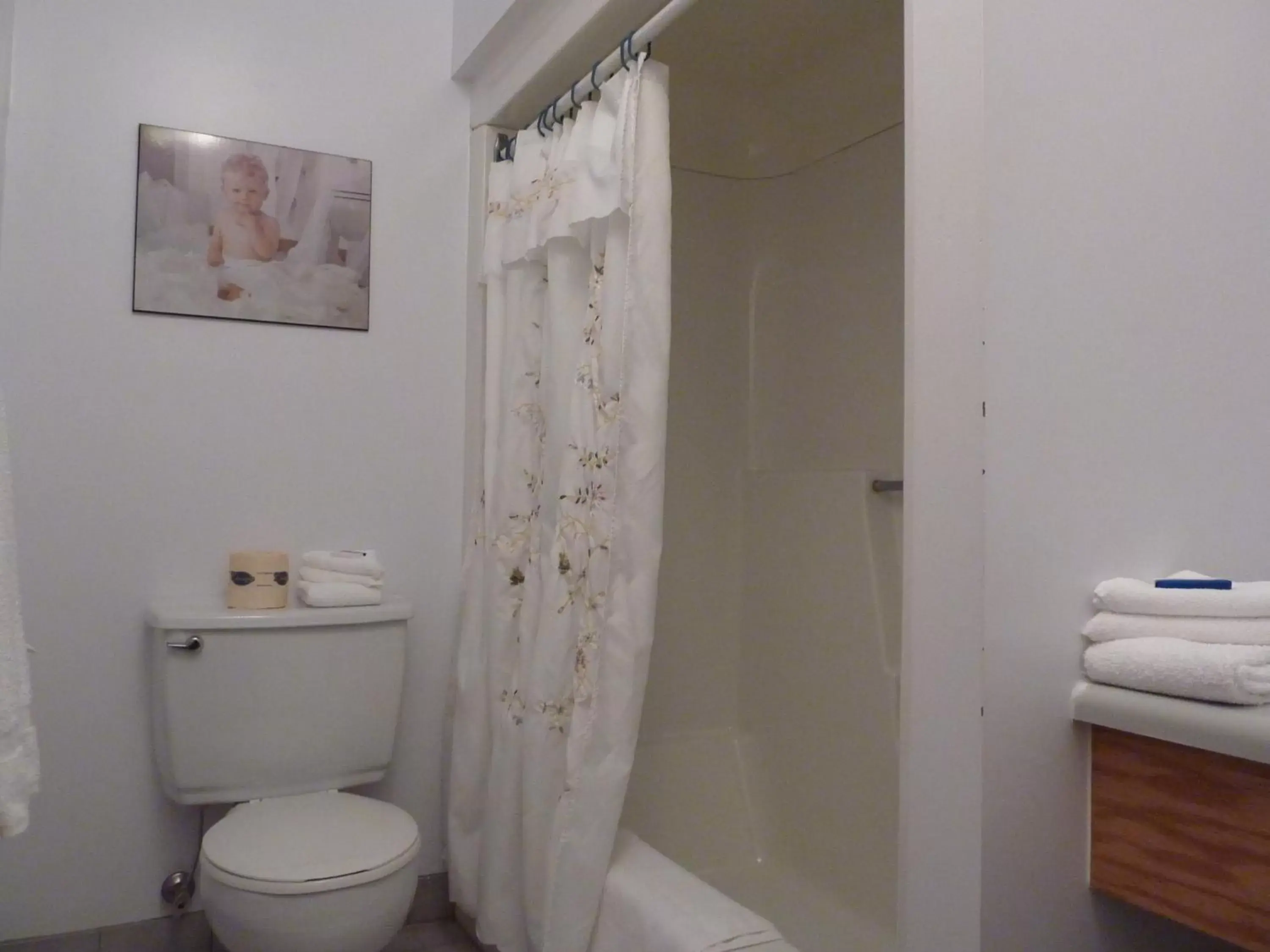 Bathroom in Motel Becancour