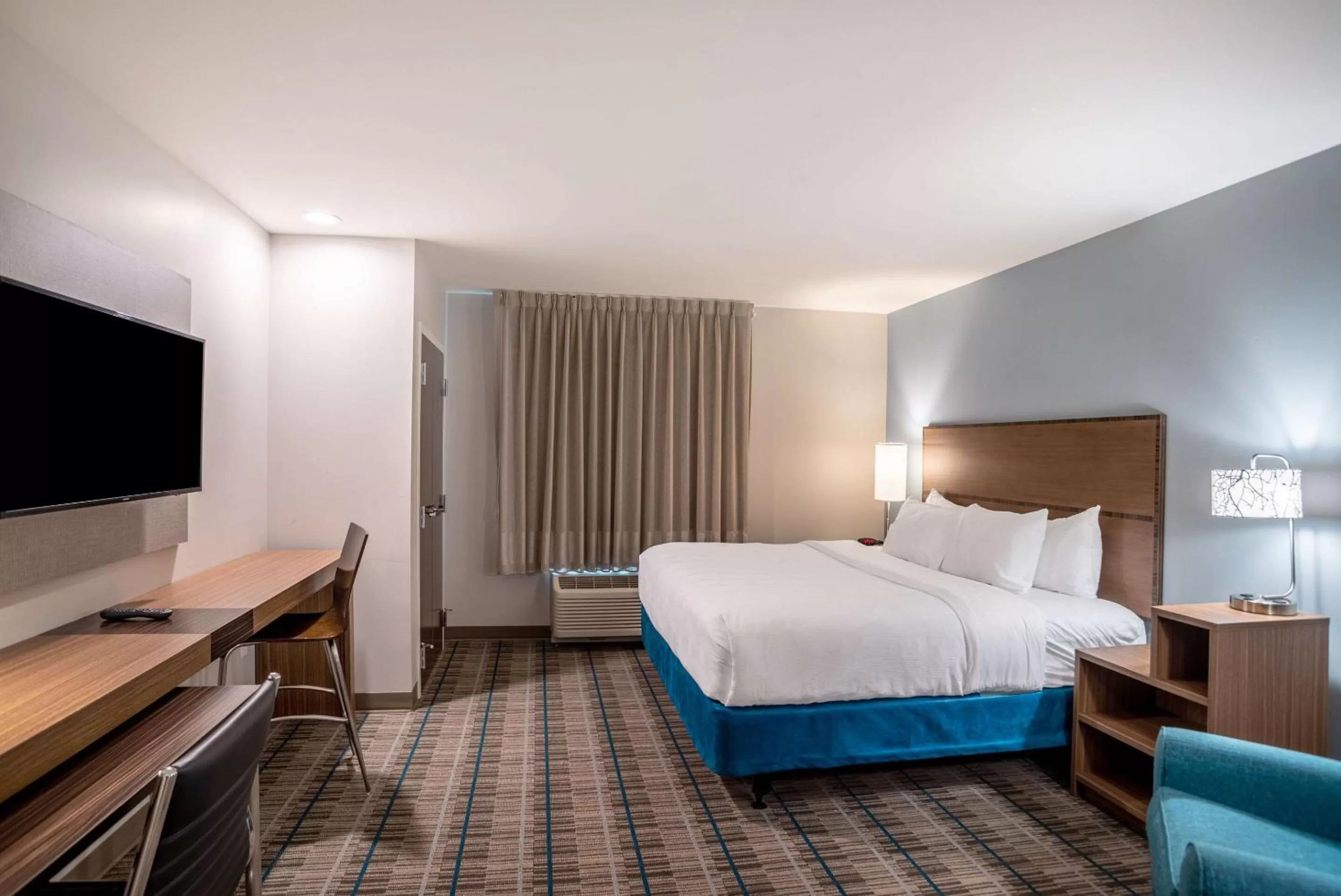 Bedroom, Bed in MainStay Suites Carlisle - Harrisburg