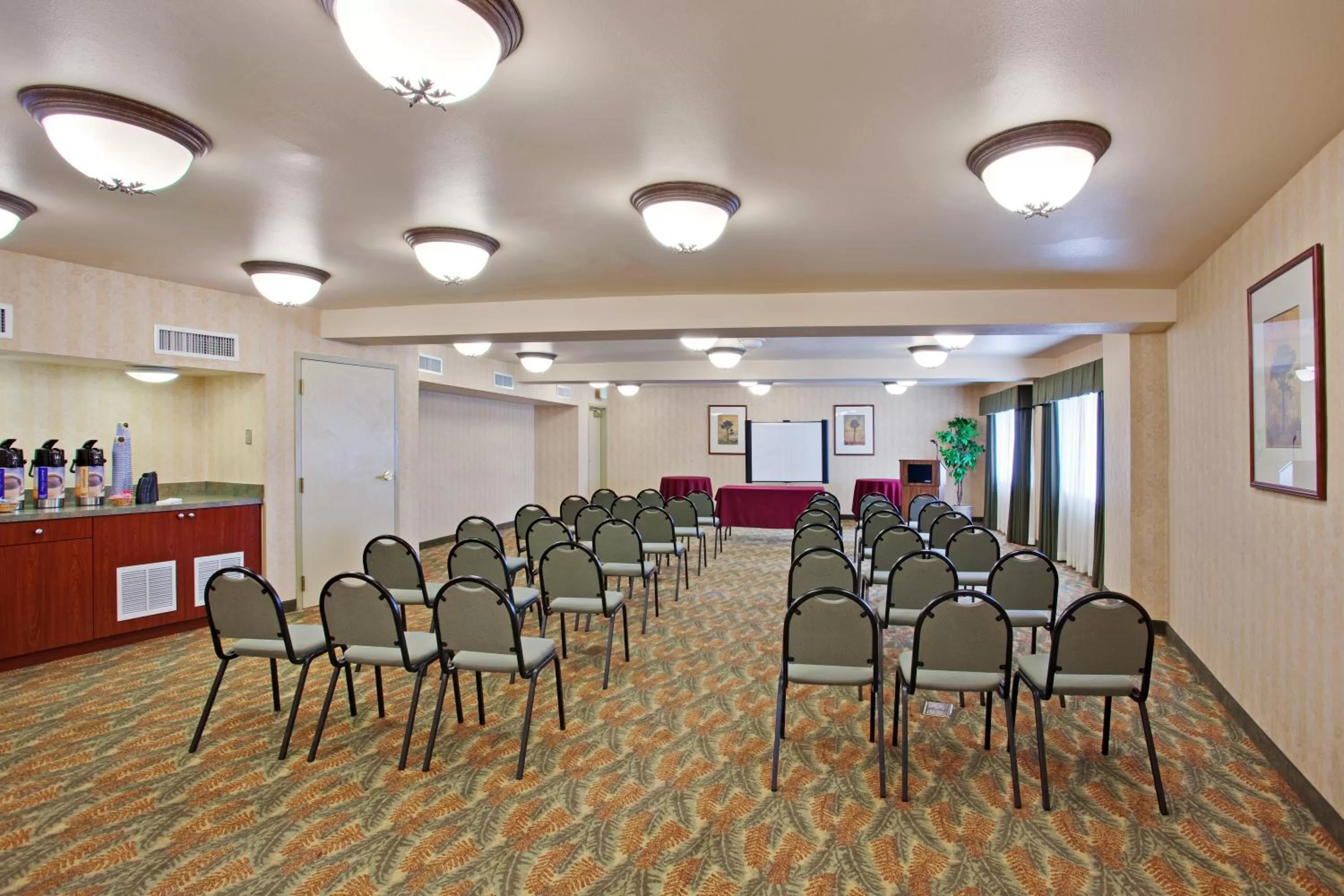 Meeting/conference room in Hotel Marguerite South Anaheim - Garden Grove, Trademark Collection by Wyndham