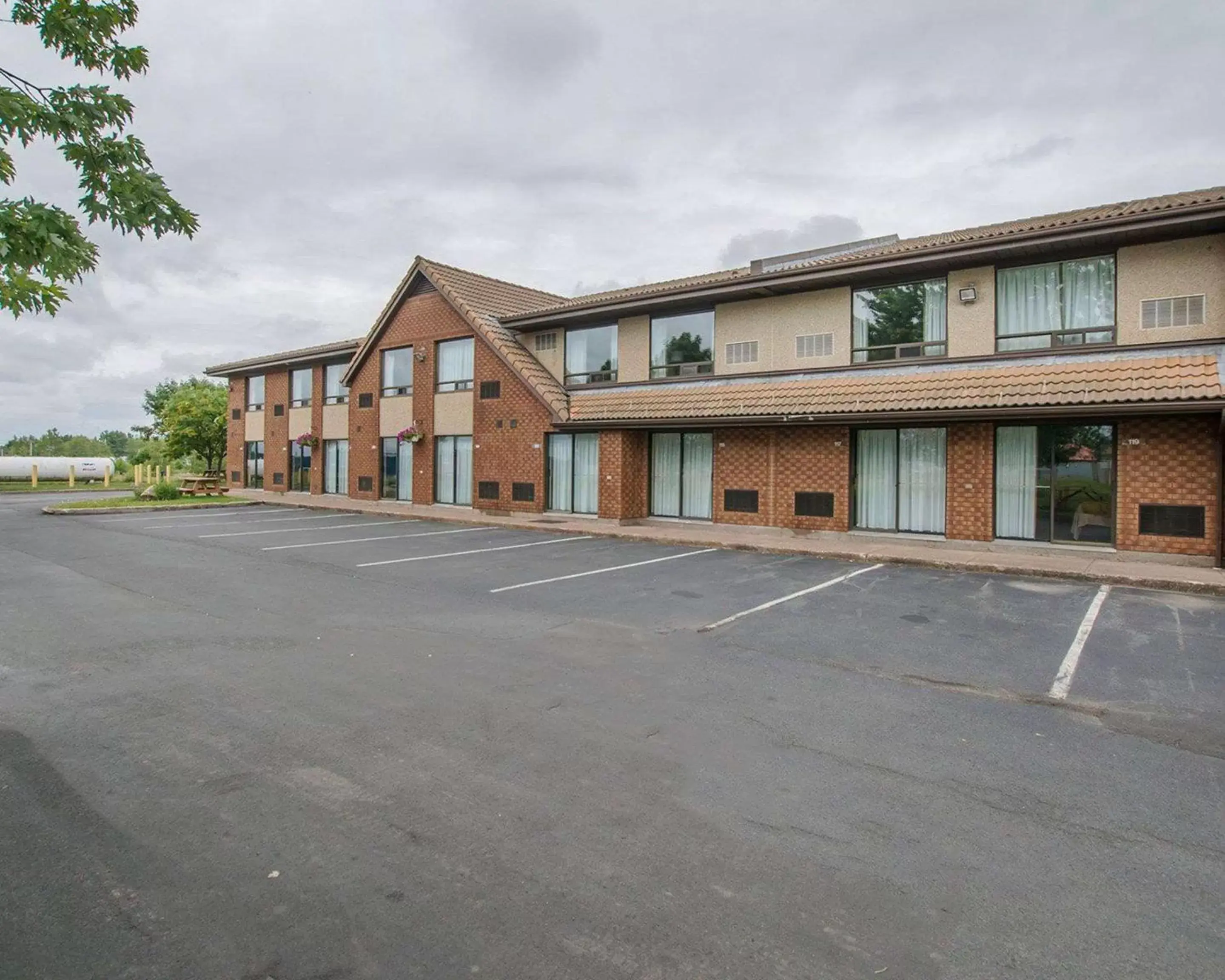 Property Building in Comfort Inn Amherst