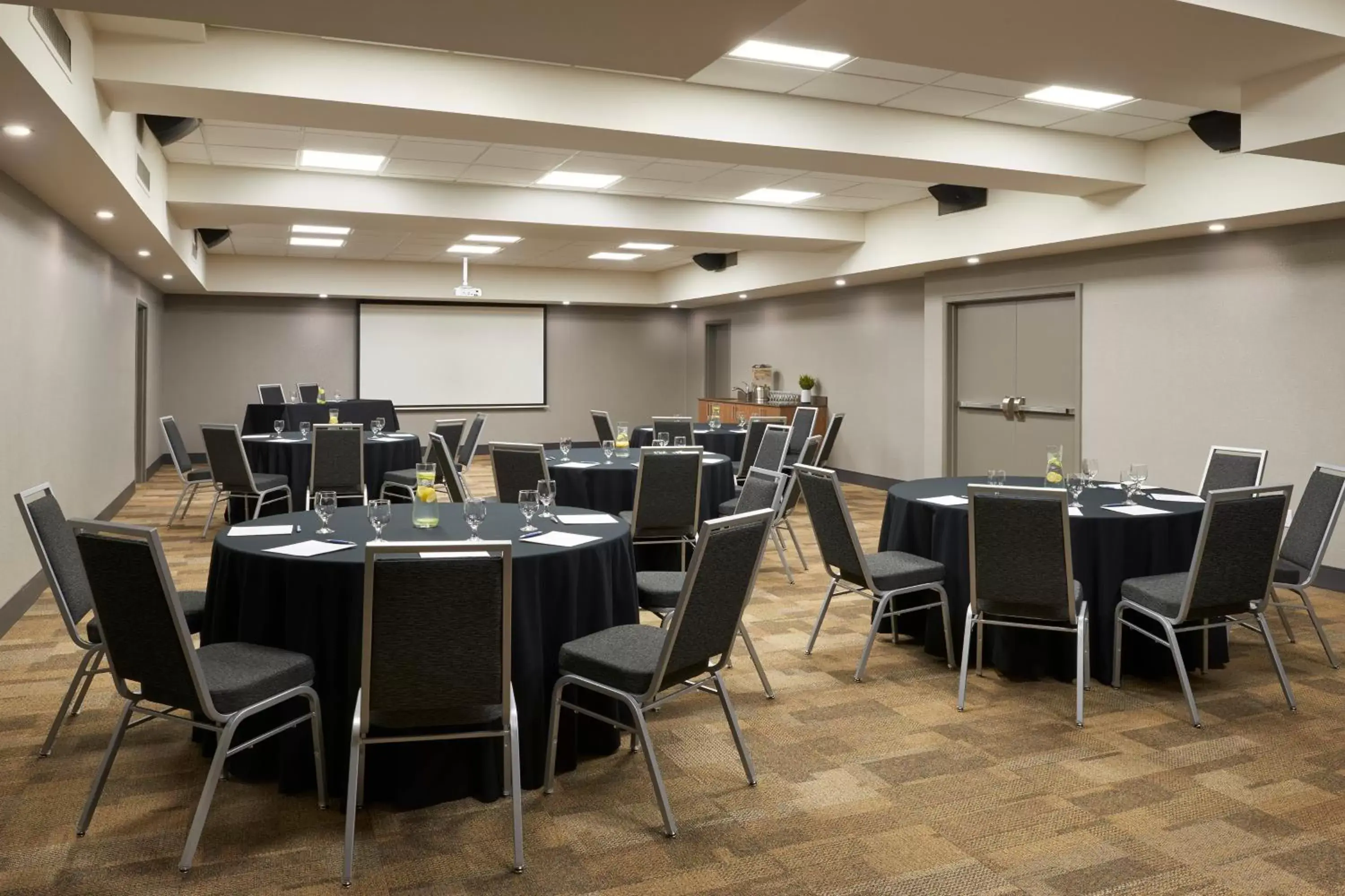 Meeting/conference room in Four Points by Sheraton Windsor Downtown