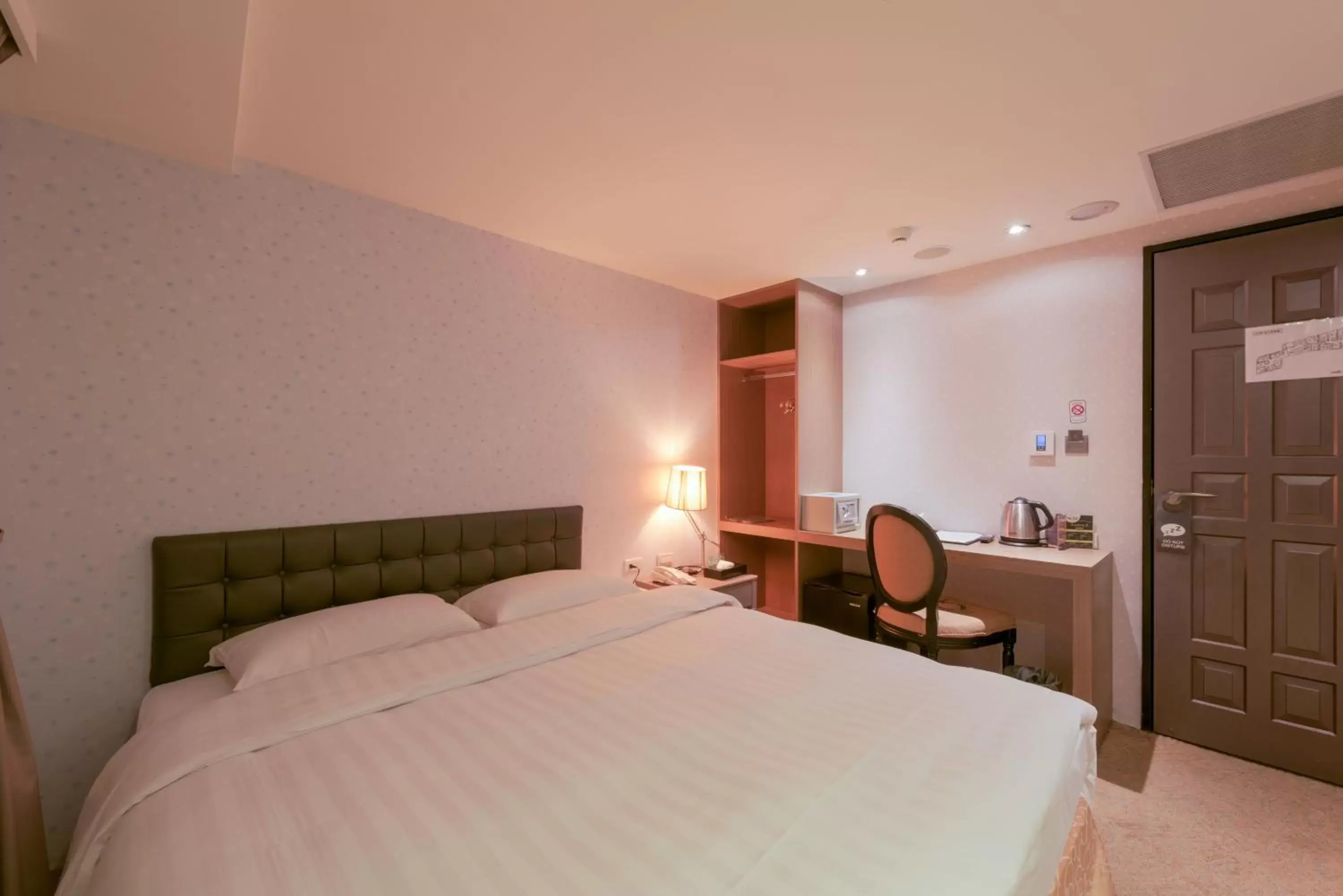 Bed in RF Hotel - Zhongxiao