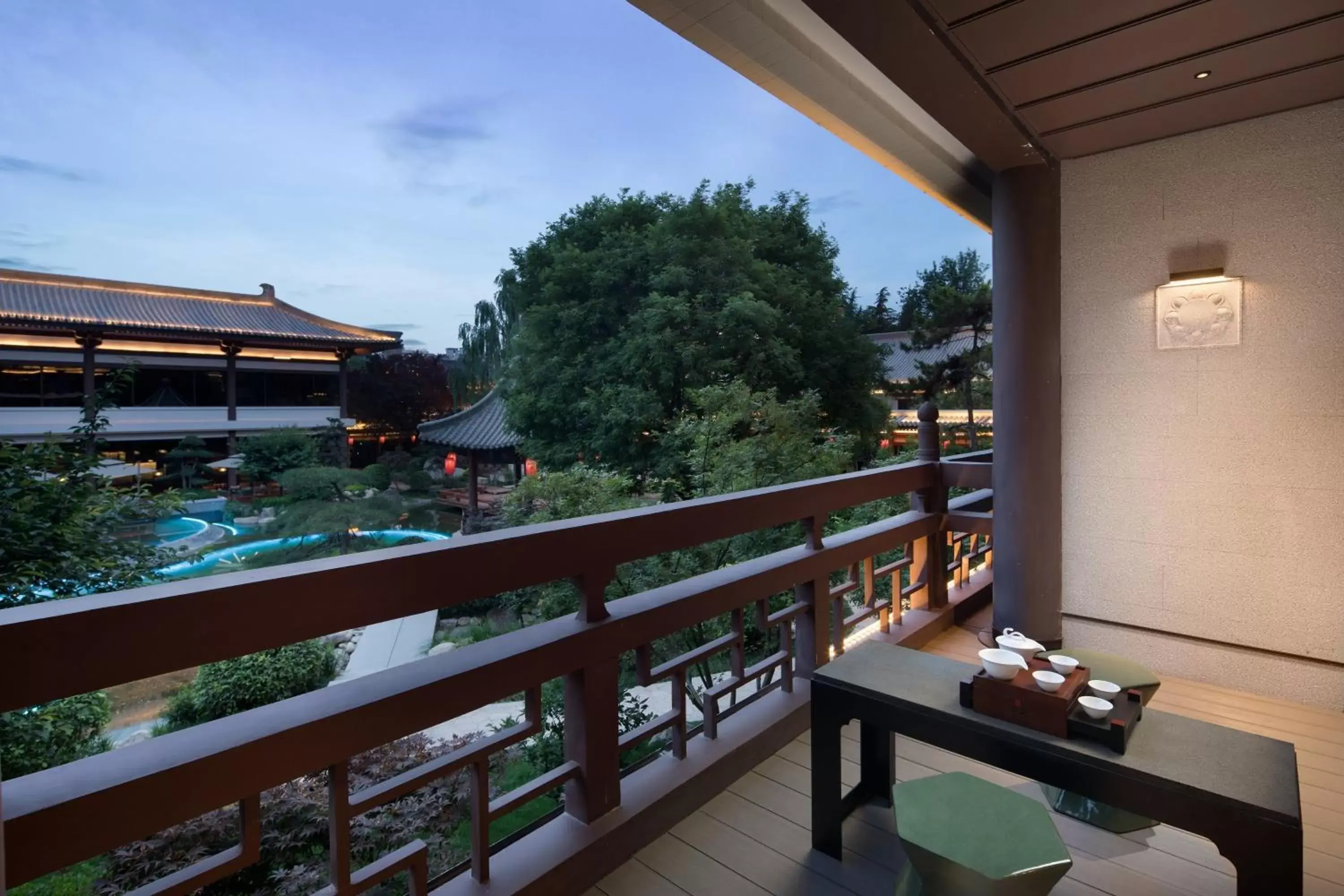 Photo of the whole room, Balcony/Terrace in HUALUXE Xi'an Tanghua, an IHG Hotel