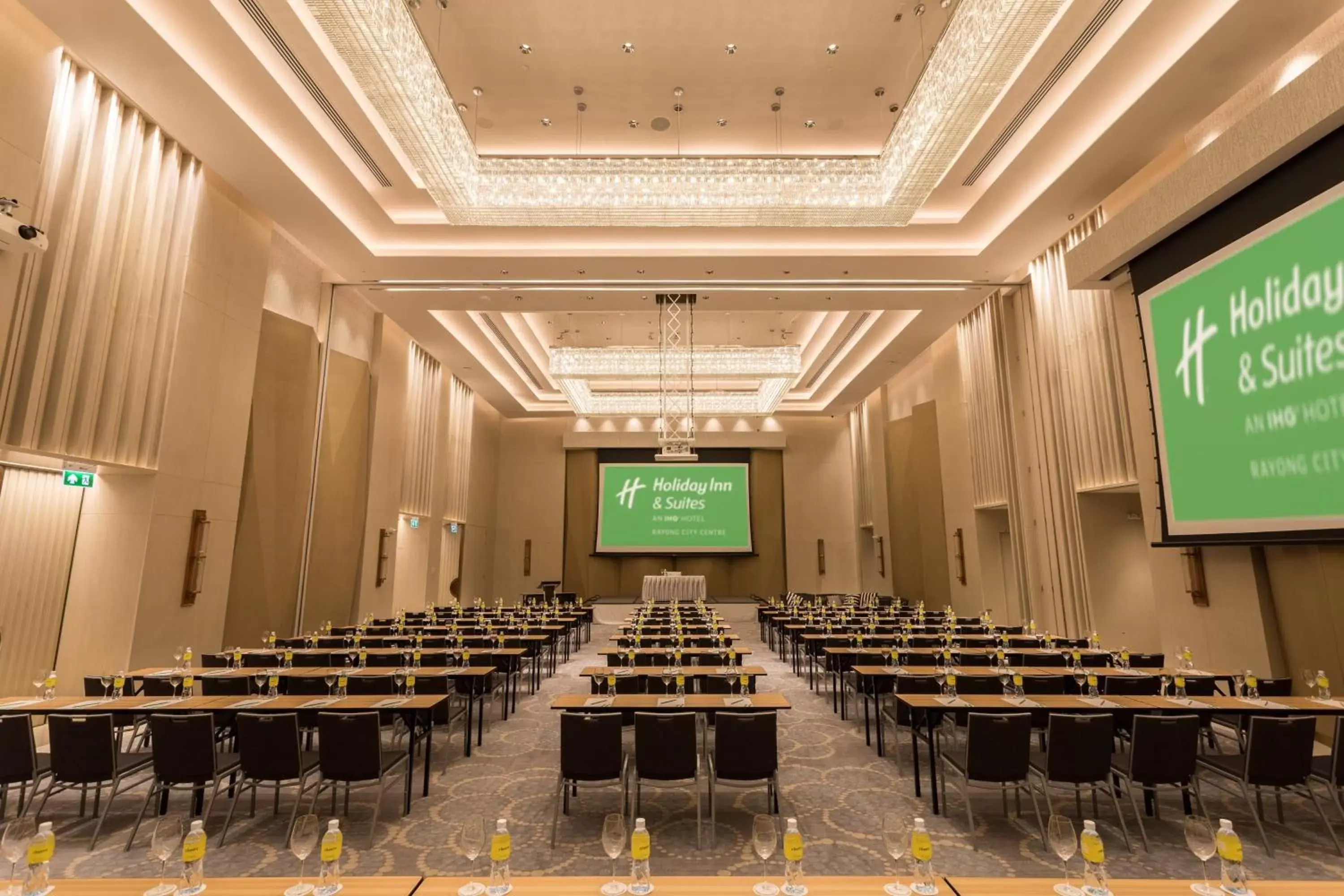 Meeting/conference room in Holiday Inn & Suites Rayong City Centre, an IHG Hotel