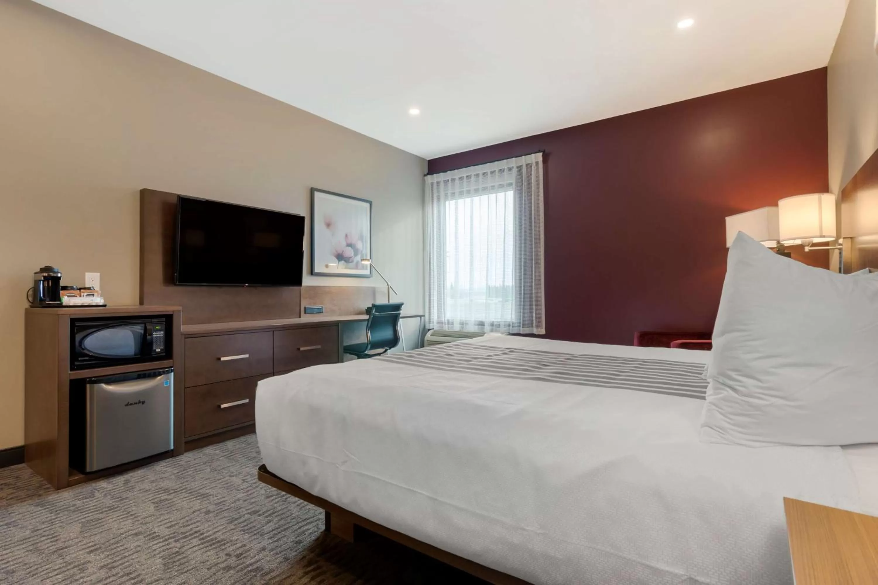 Bedroom, Bed in Best Western Plus Dauphin