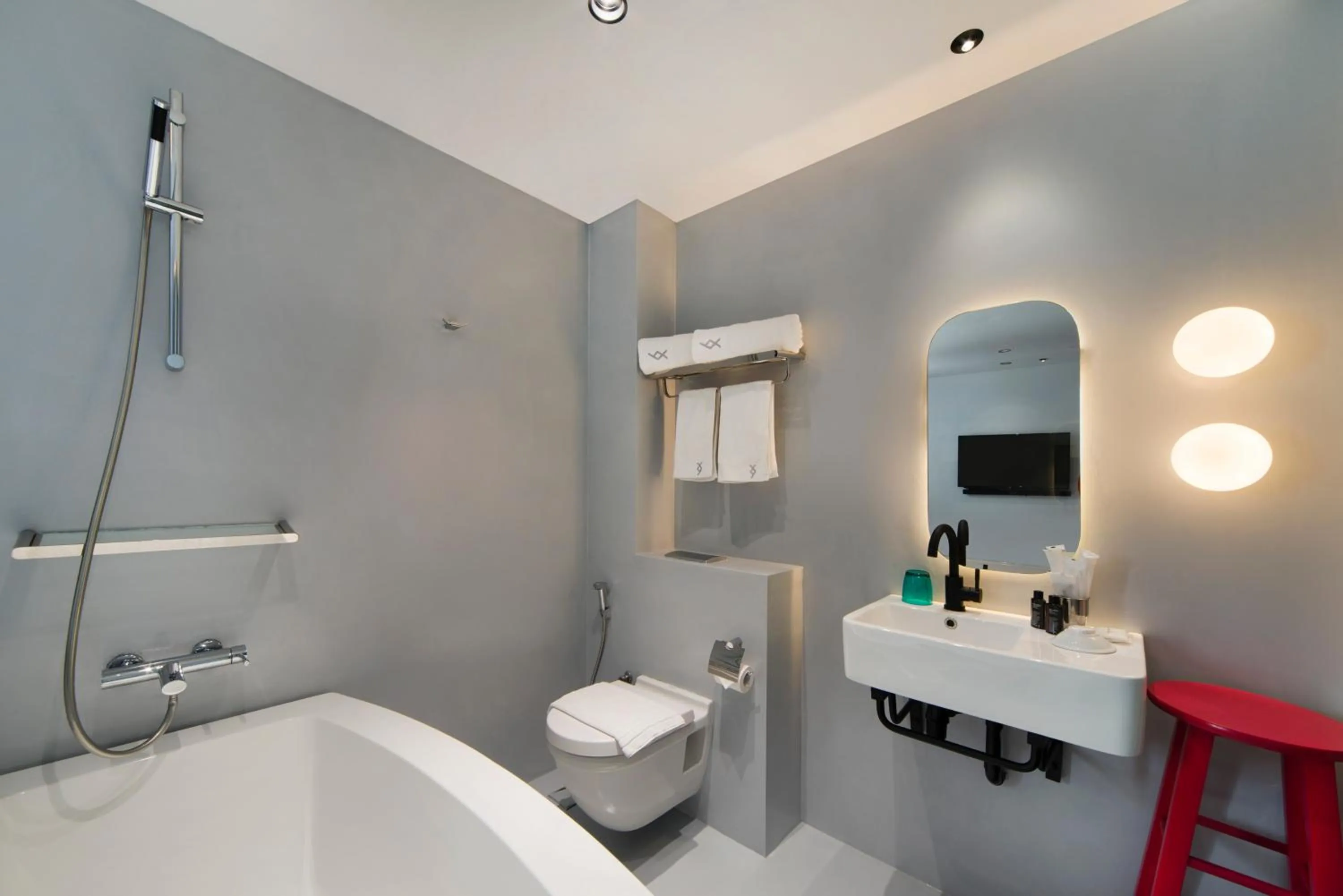 Shower, Bathroom in Hi Hotel