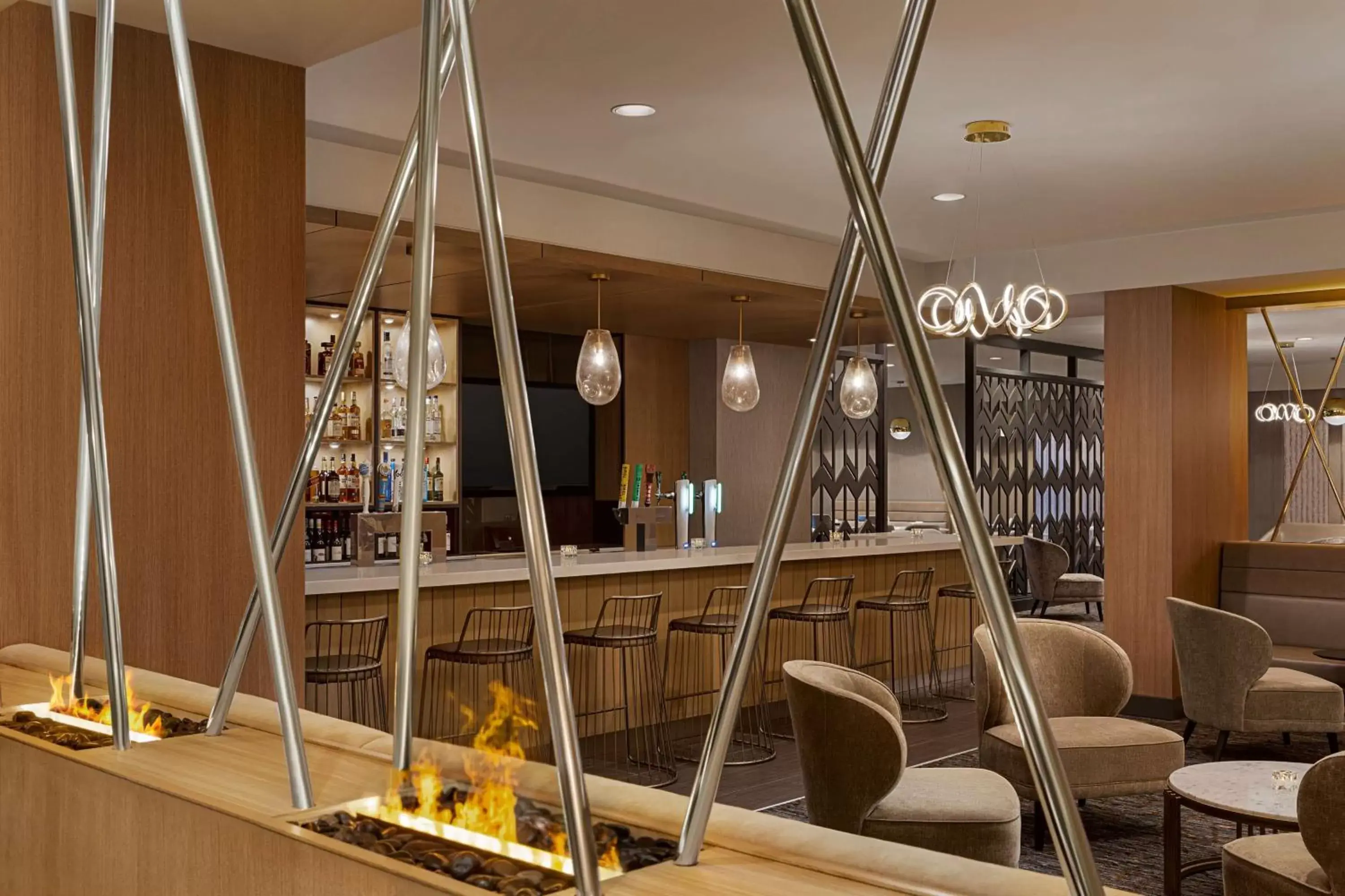 Lounge or bar in Doubletree By Hilton Pointe Claire Montreal Airport West