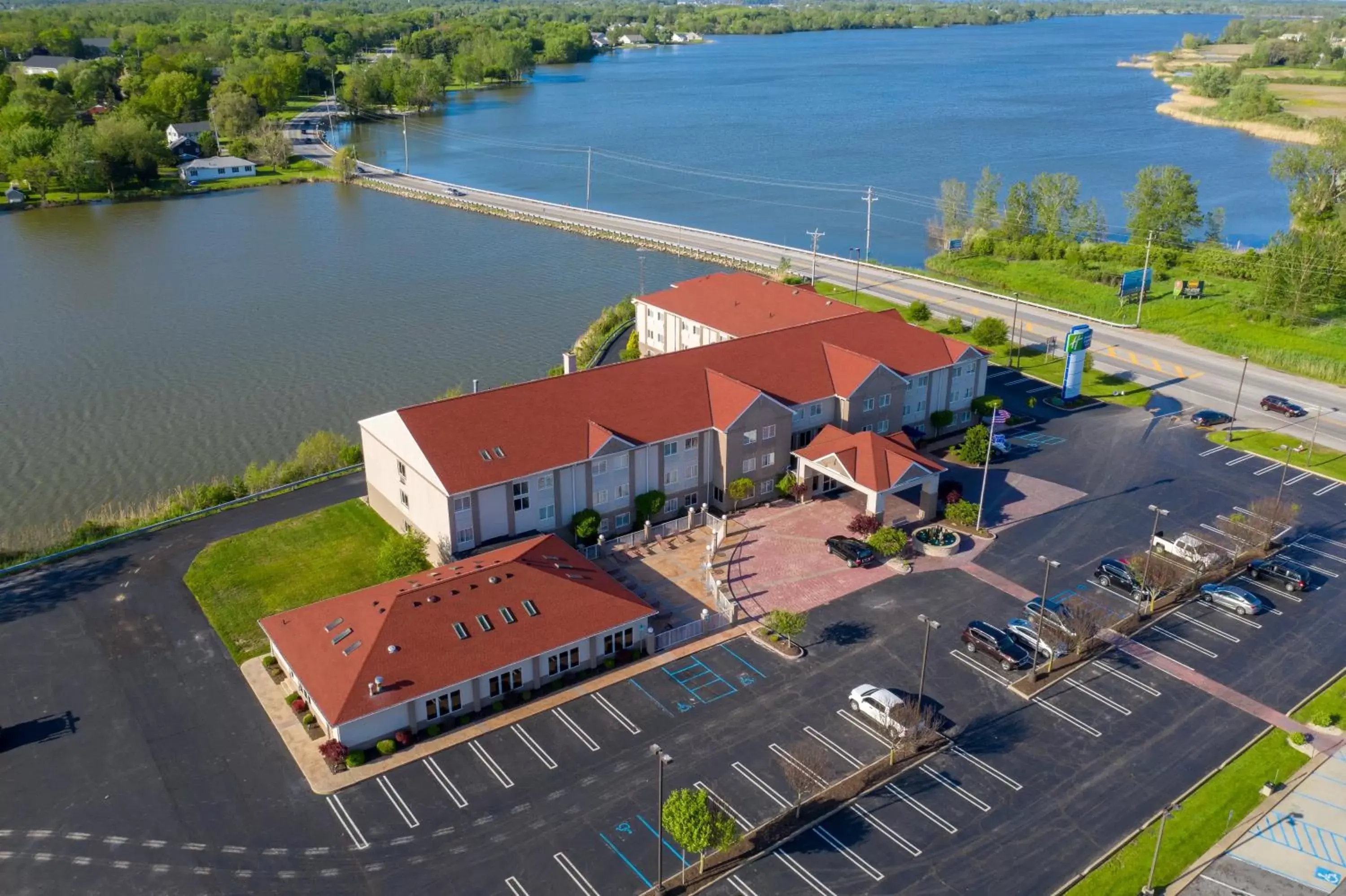 Property building, Bird's-eye View in Holiday Inn Express Hotel & Suites Port Clinton-Catawba Island, an IHG Hotel