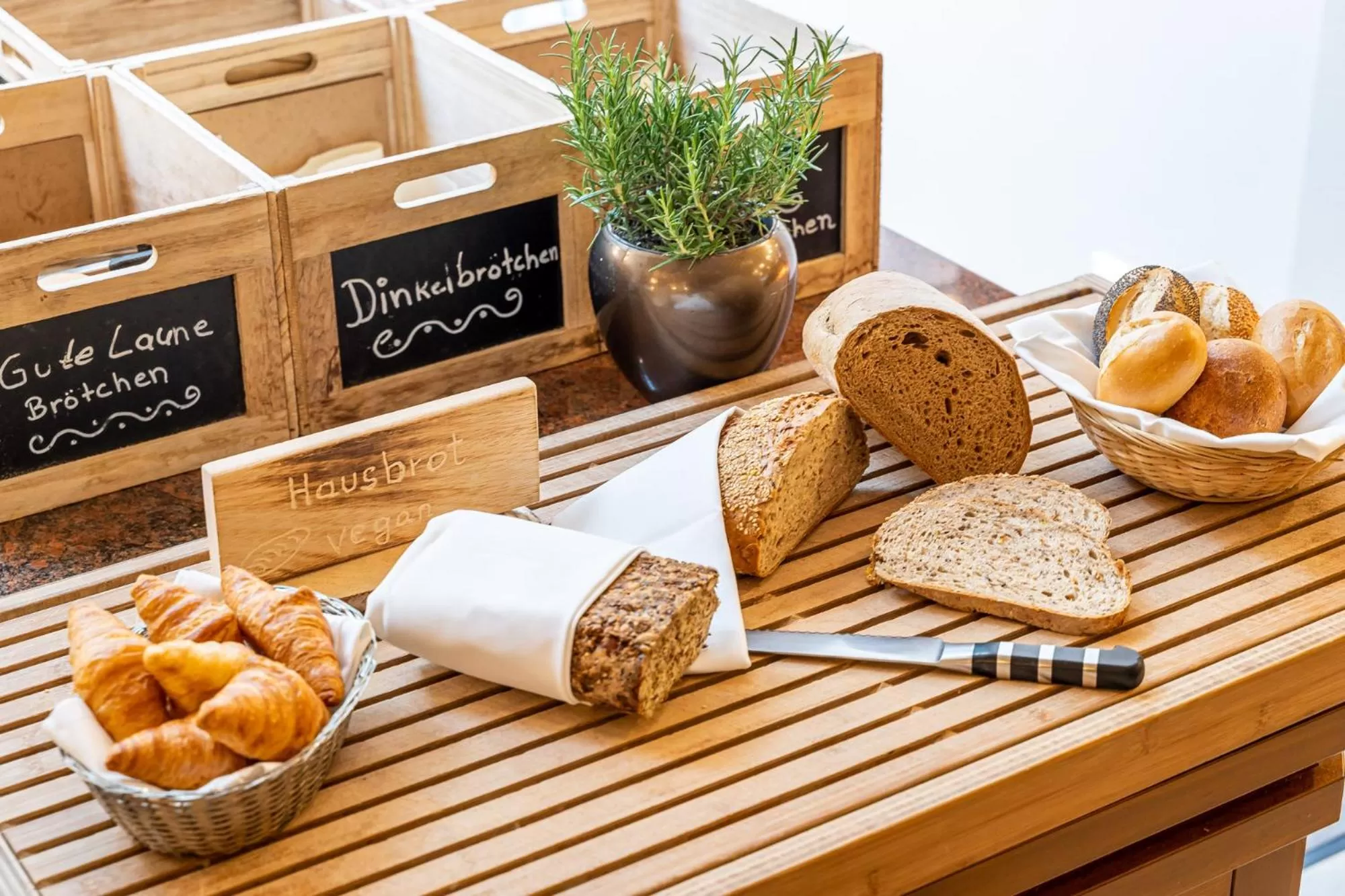 Breakfast in Waldhotel Tannenhäuschen