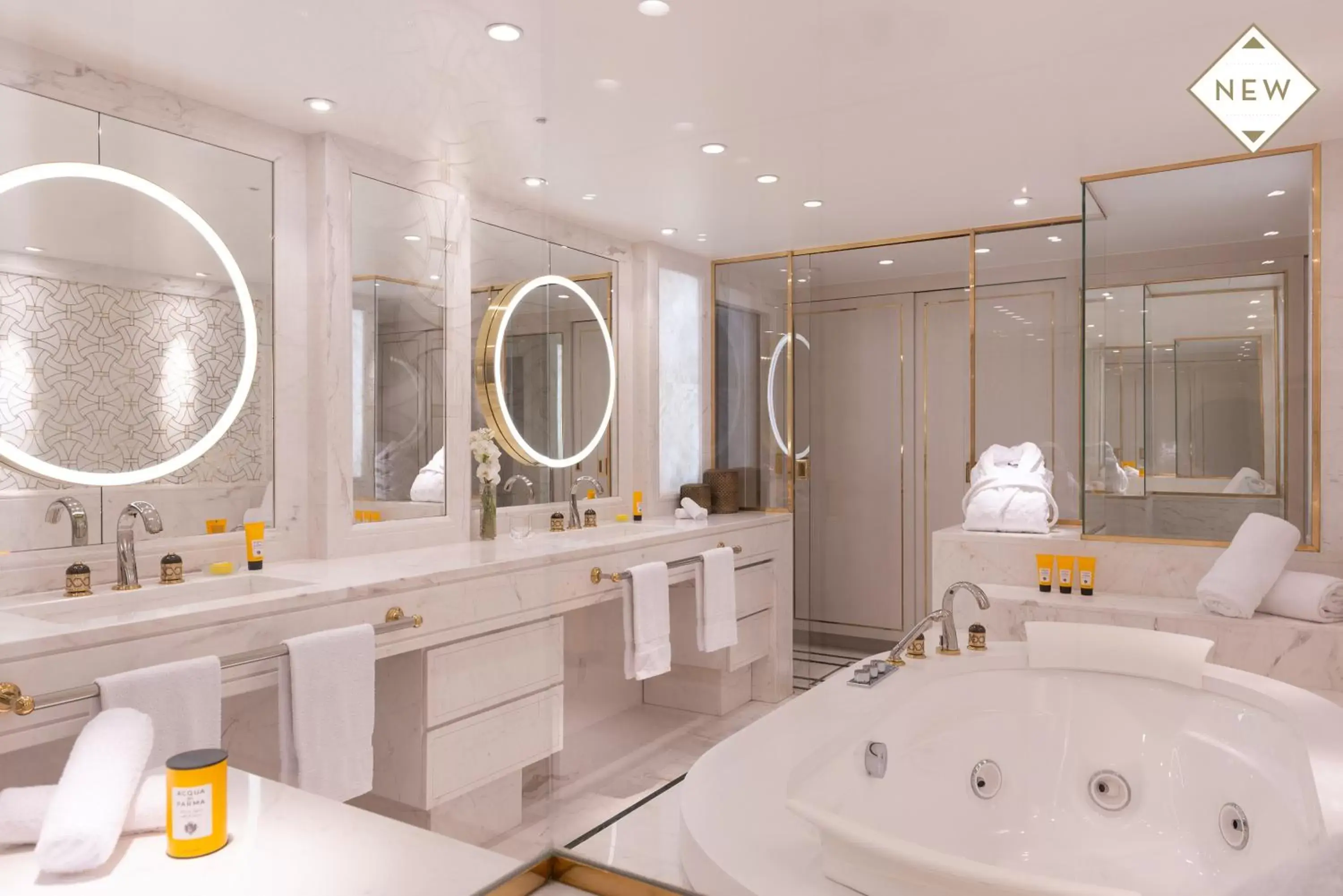 Hot Tub, Bathroom in Hotel du Collectionneur