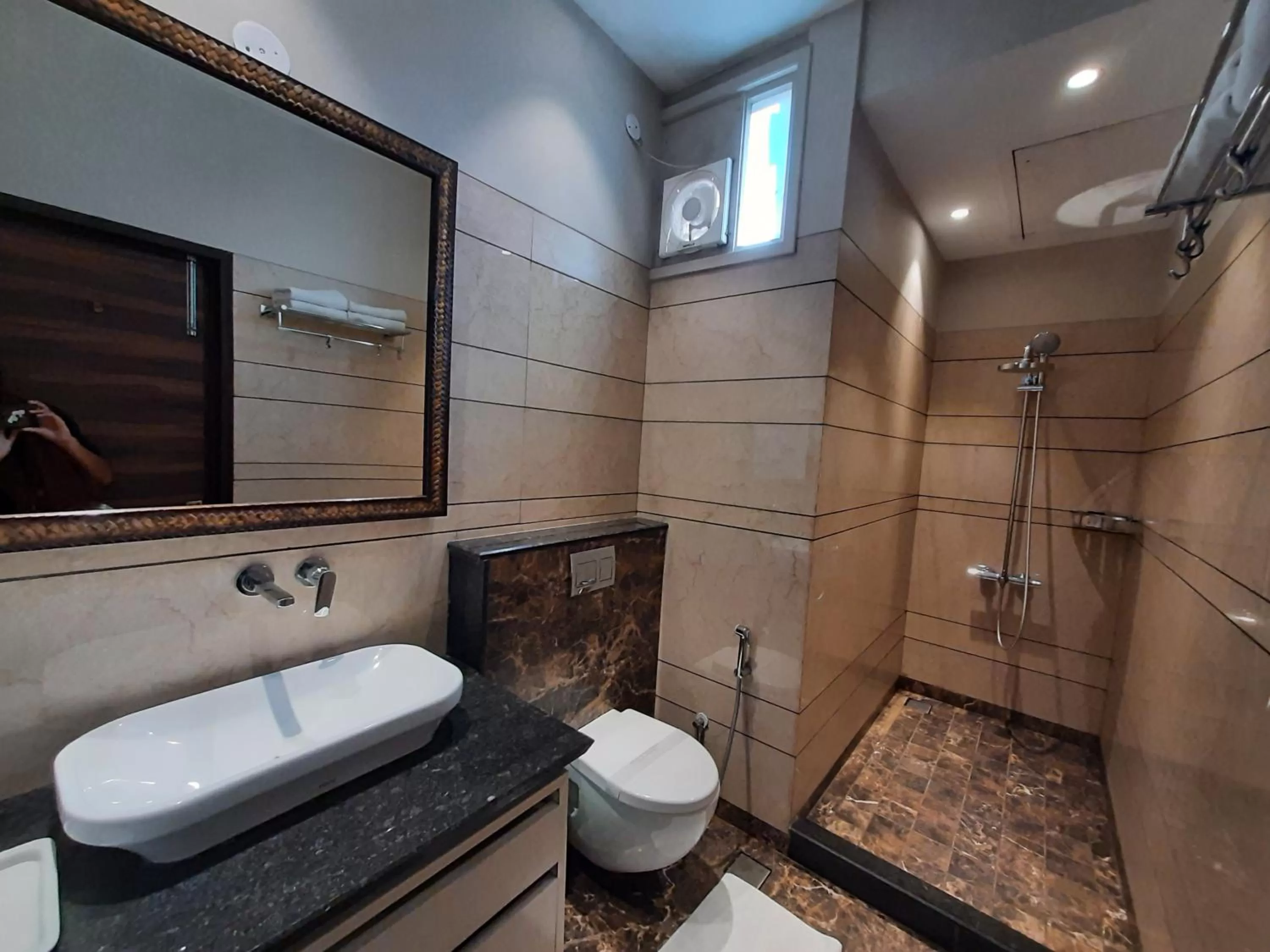 Bathroom in Hotel Kasauli Regency Stags Not Allowed