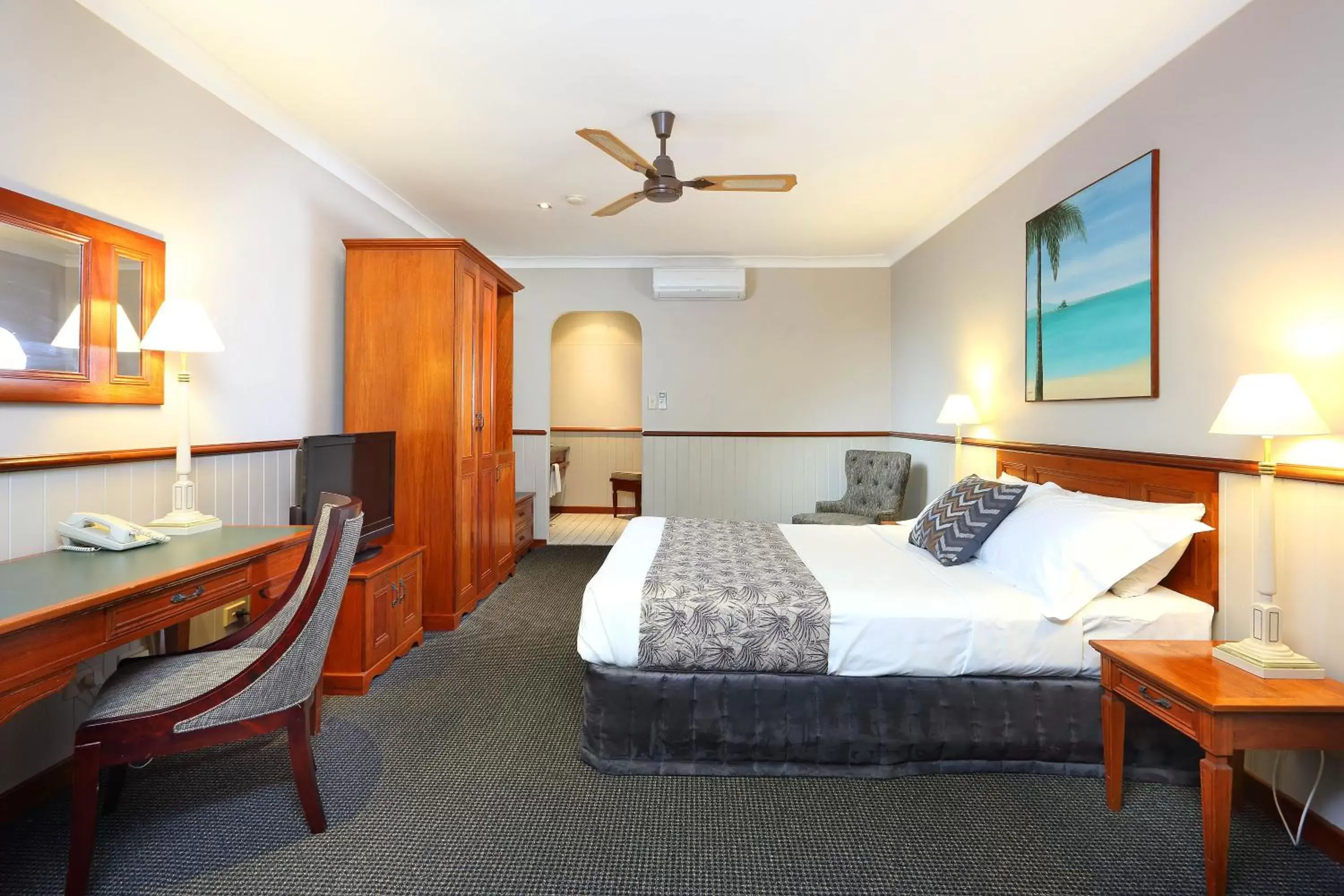 Bedroom, Bed in Brisbane International Virginia