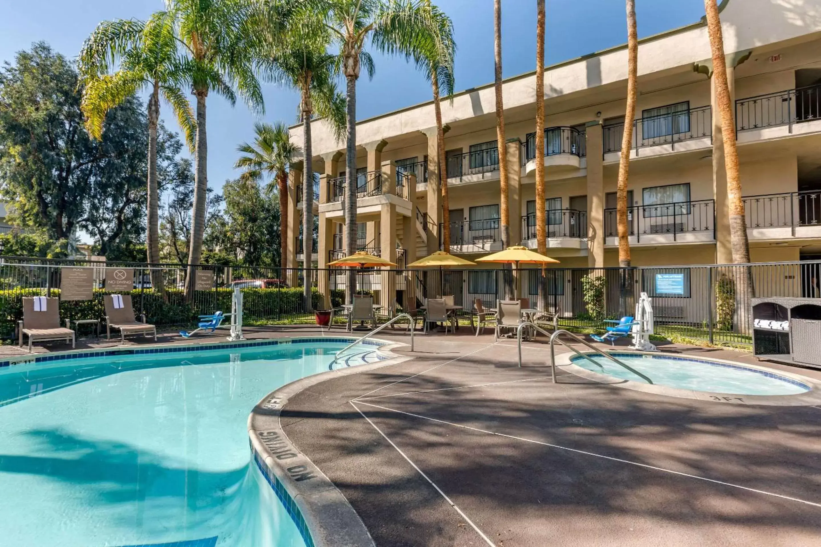 Activities, Swimming Pool in Comfort Inn & Suites Orange County John Wayne Airport