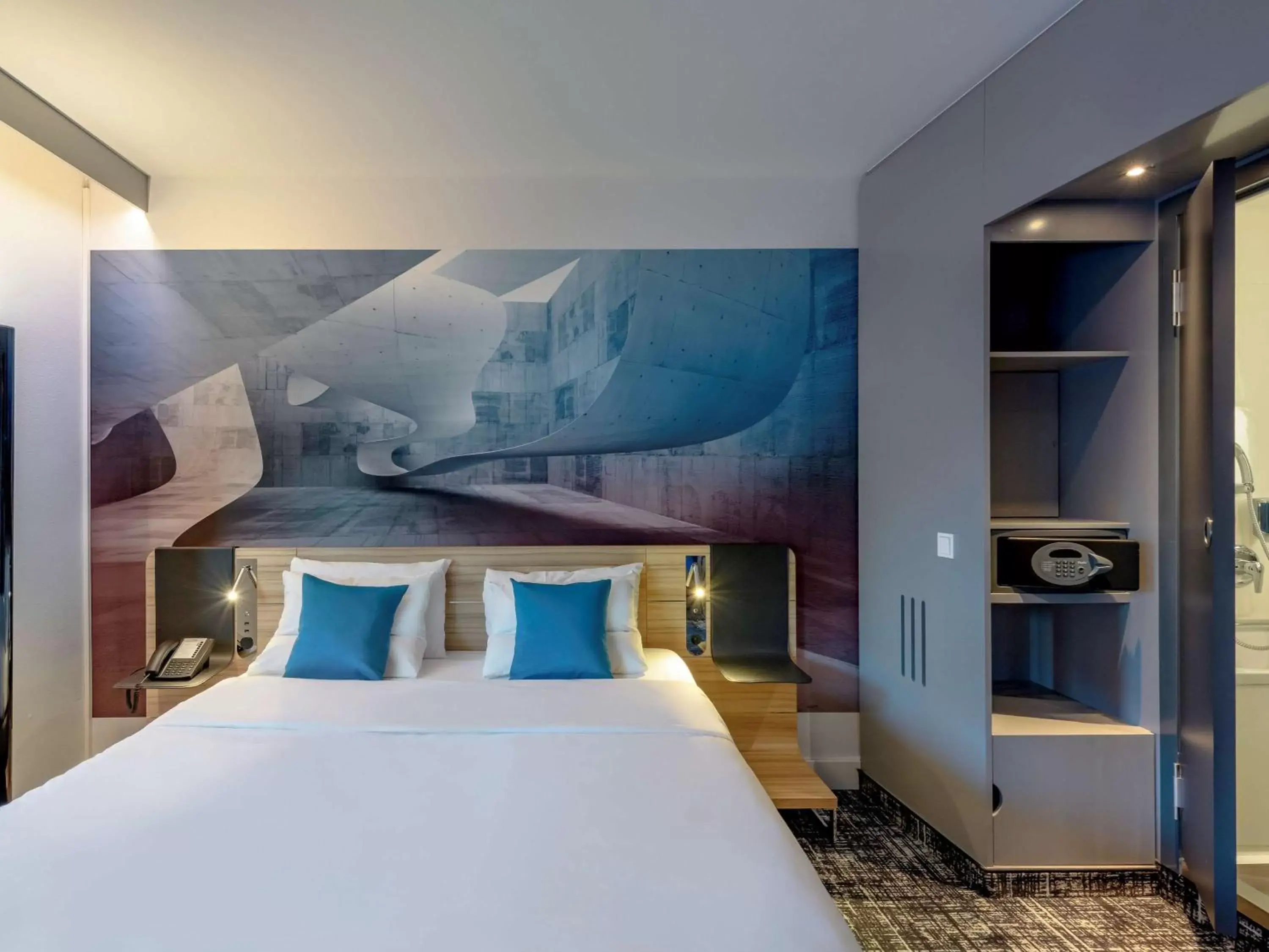Photo of the whole room, Bed in Novotel Suites Berlin City Potsdamer Platz