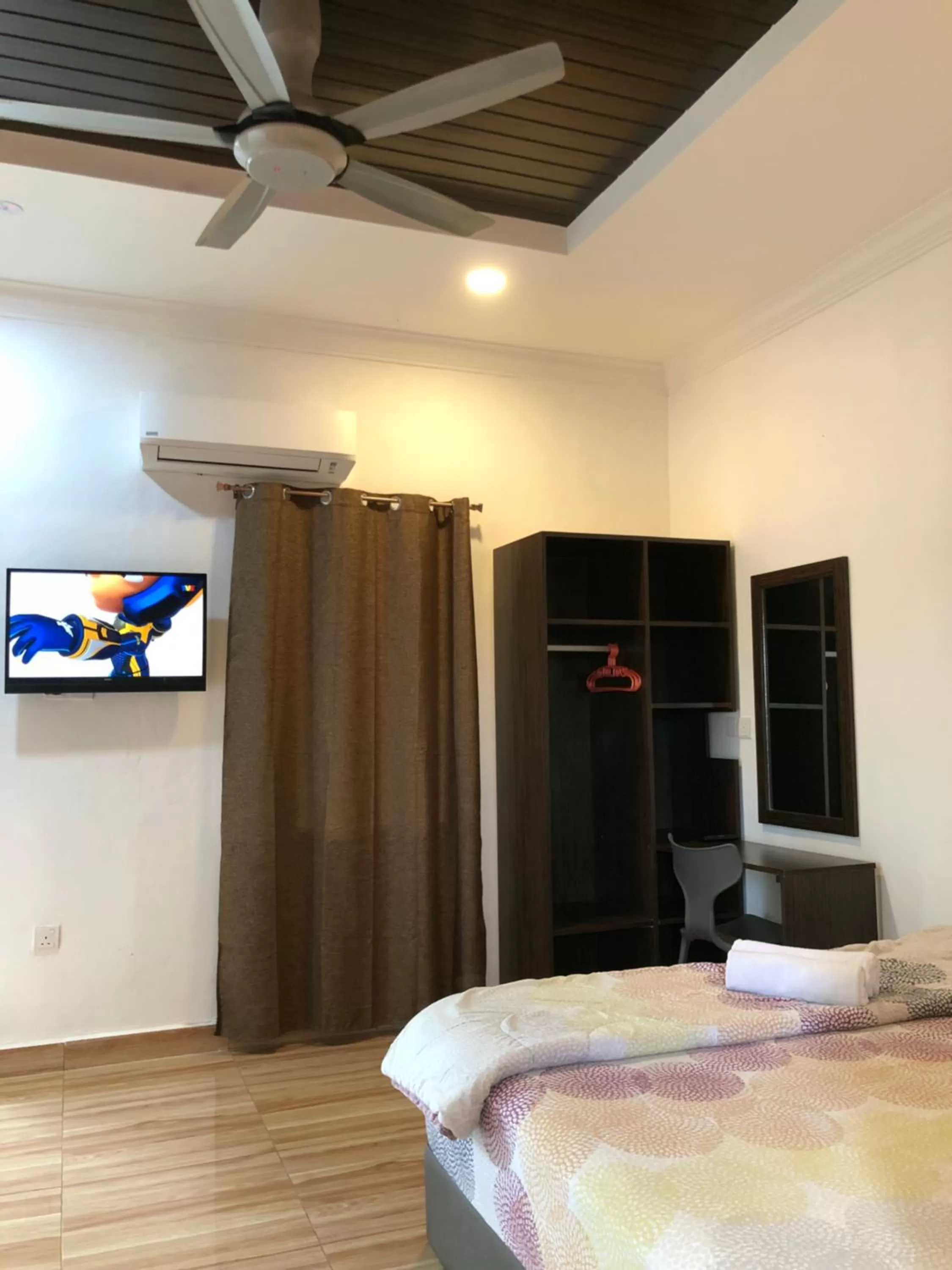 Photo of the whole room, Bed in Cenang Room Rahsia Motel