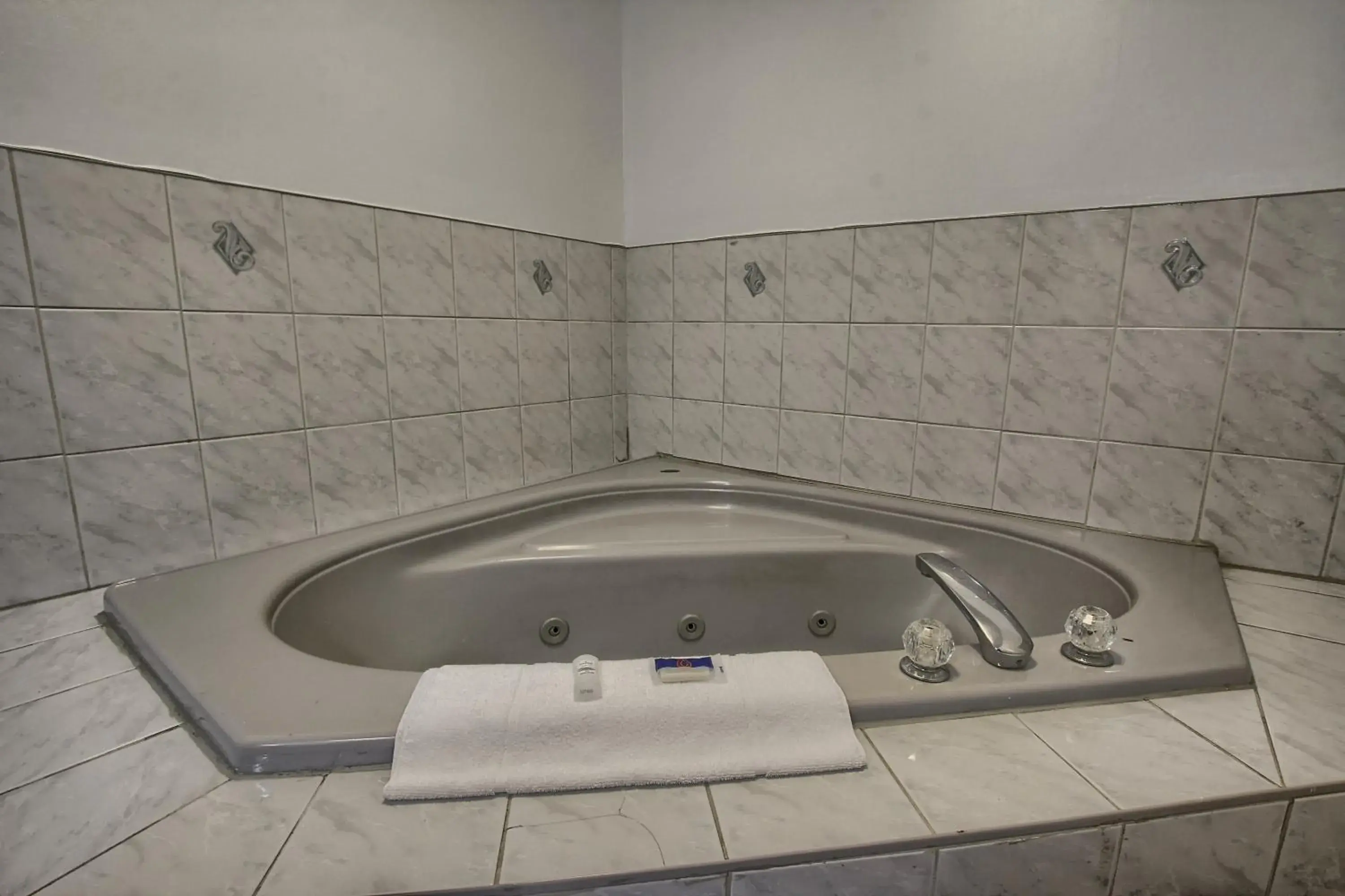 Bathroom in Motel 6-Windsor, ON Bathroom in Motel 6-Windsor, ON