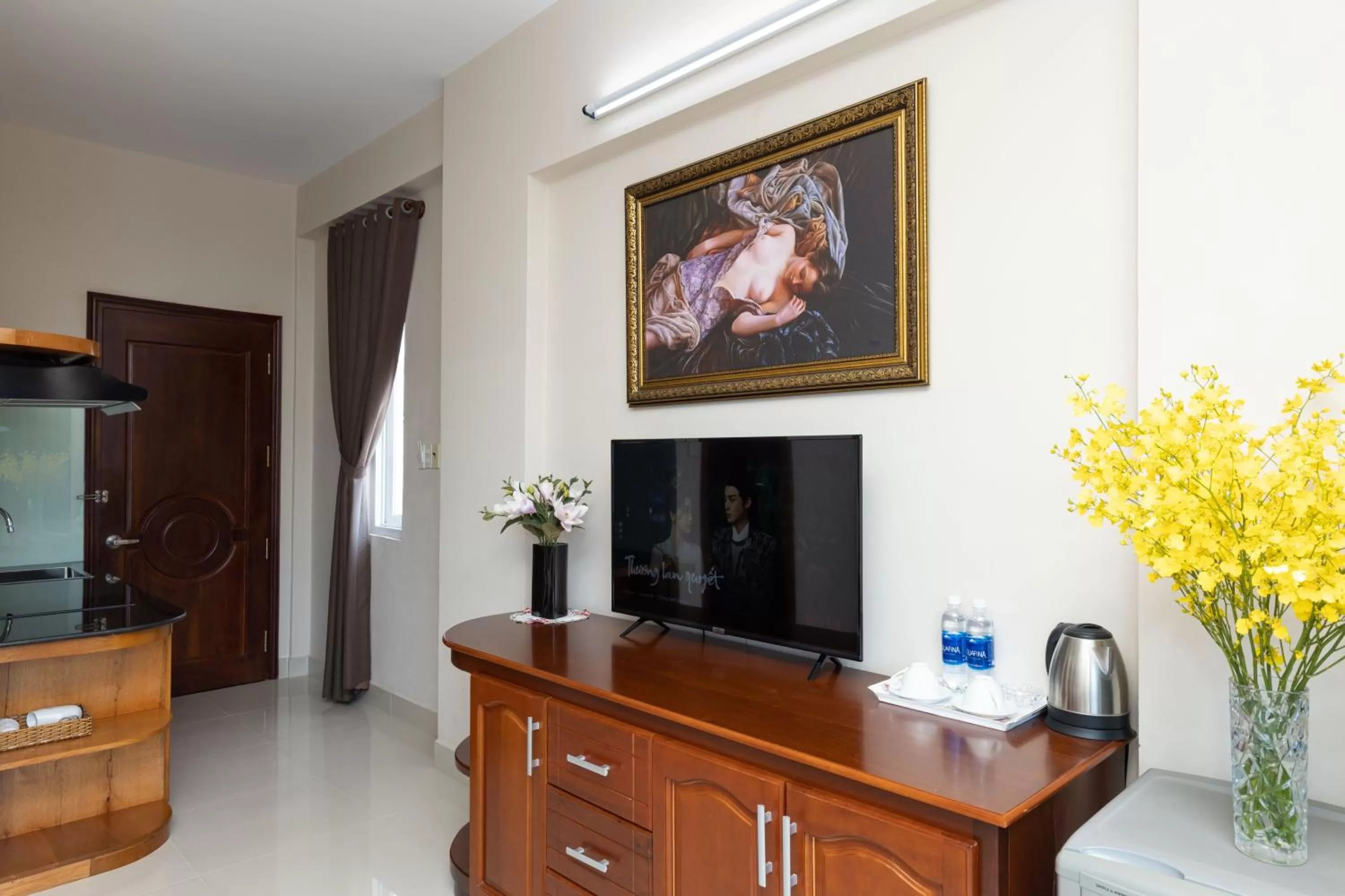 TV and multimedia in Queen Garden Hotel & Apartment