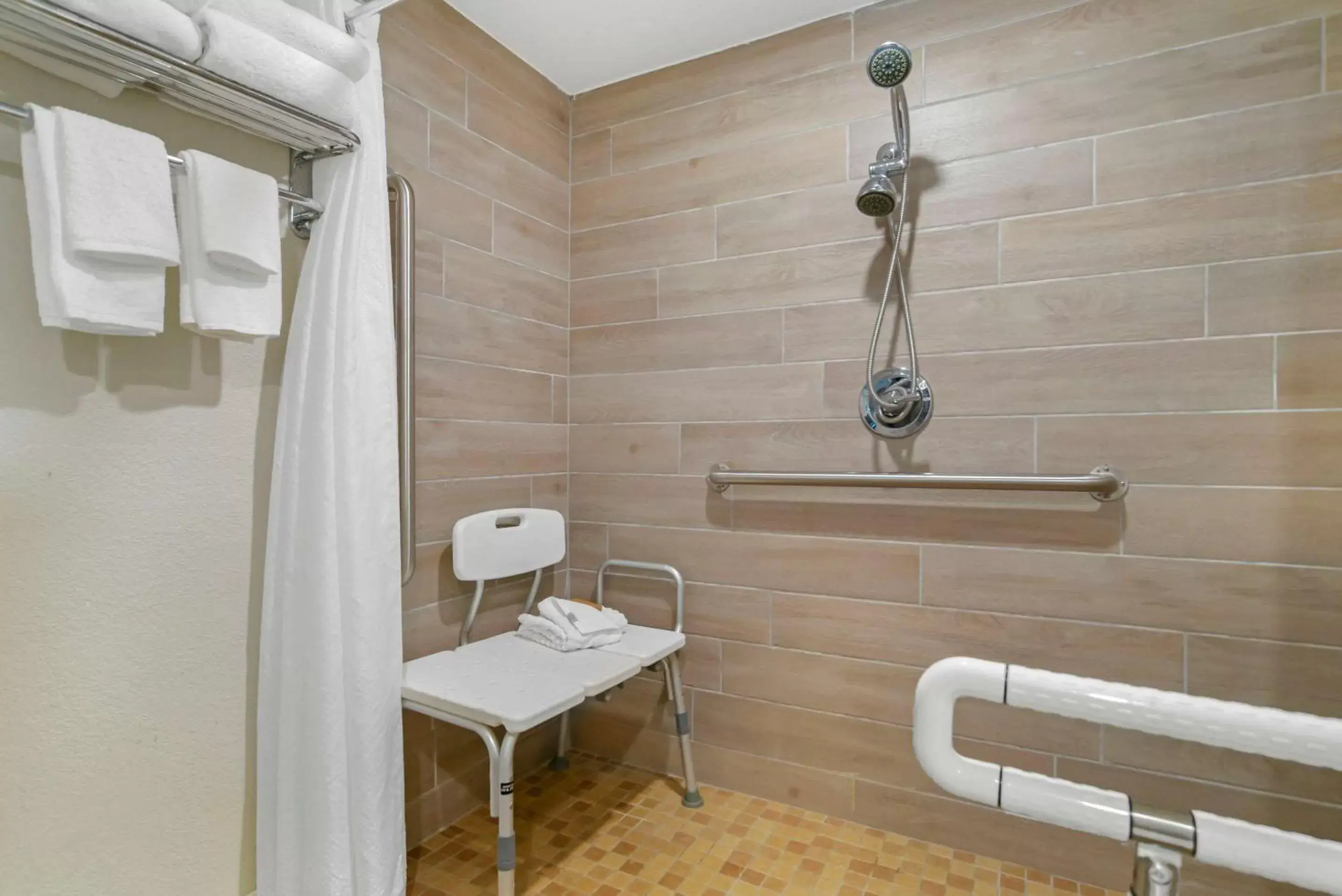 Bedroom, Bathroom in Inn on Destin Harbor, Ascend Hotel Collection