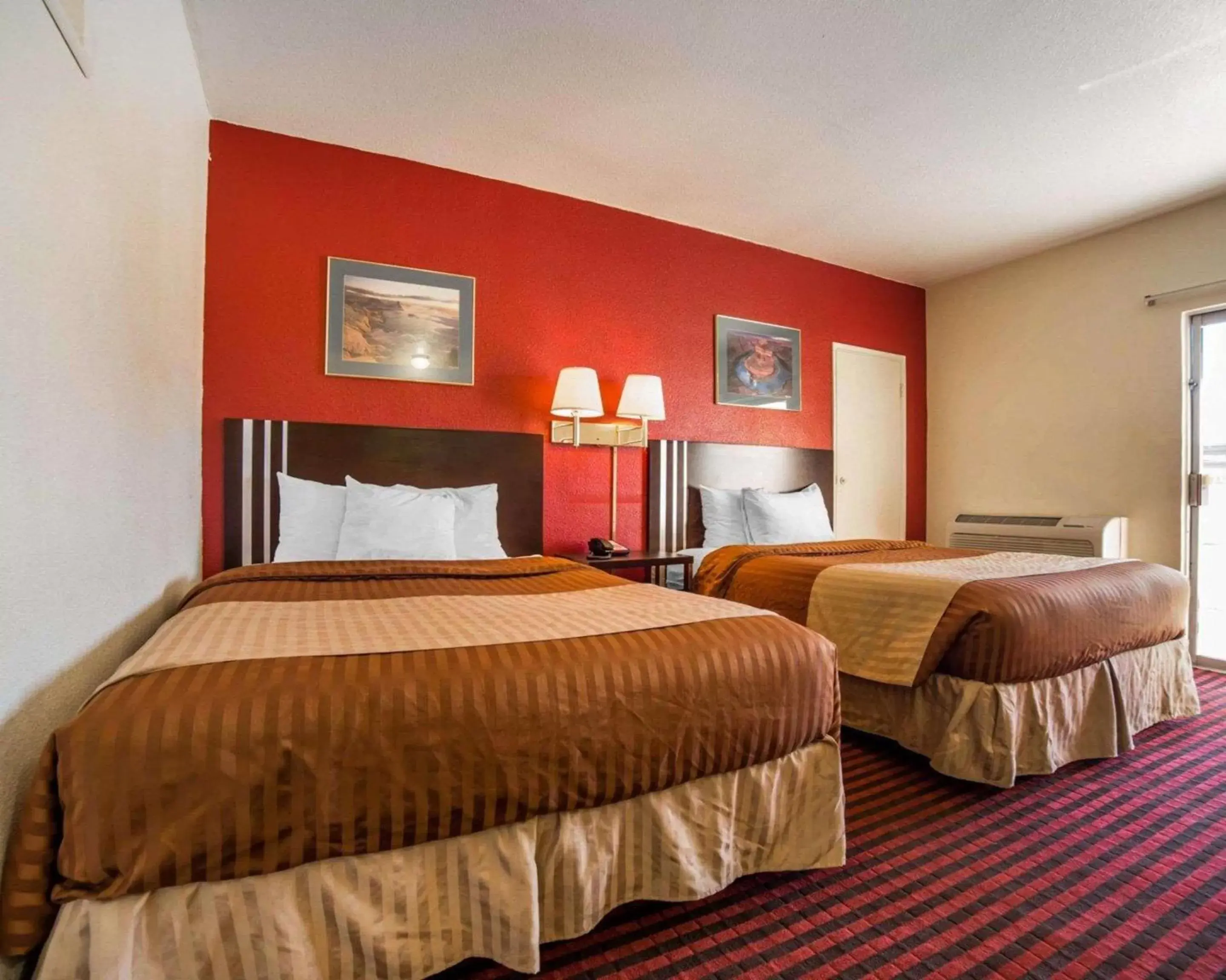 Photo of the whole room, Bed in Rodeway Inn at Lake Powell Photo of the whole room, Bed in Rodeway Inn at Lake Powell