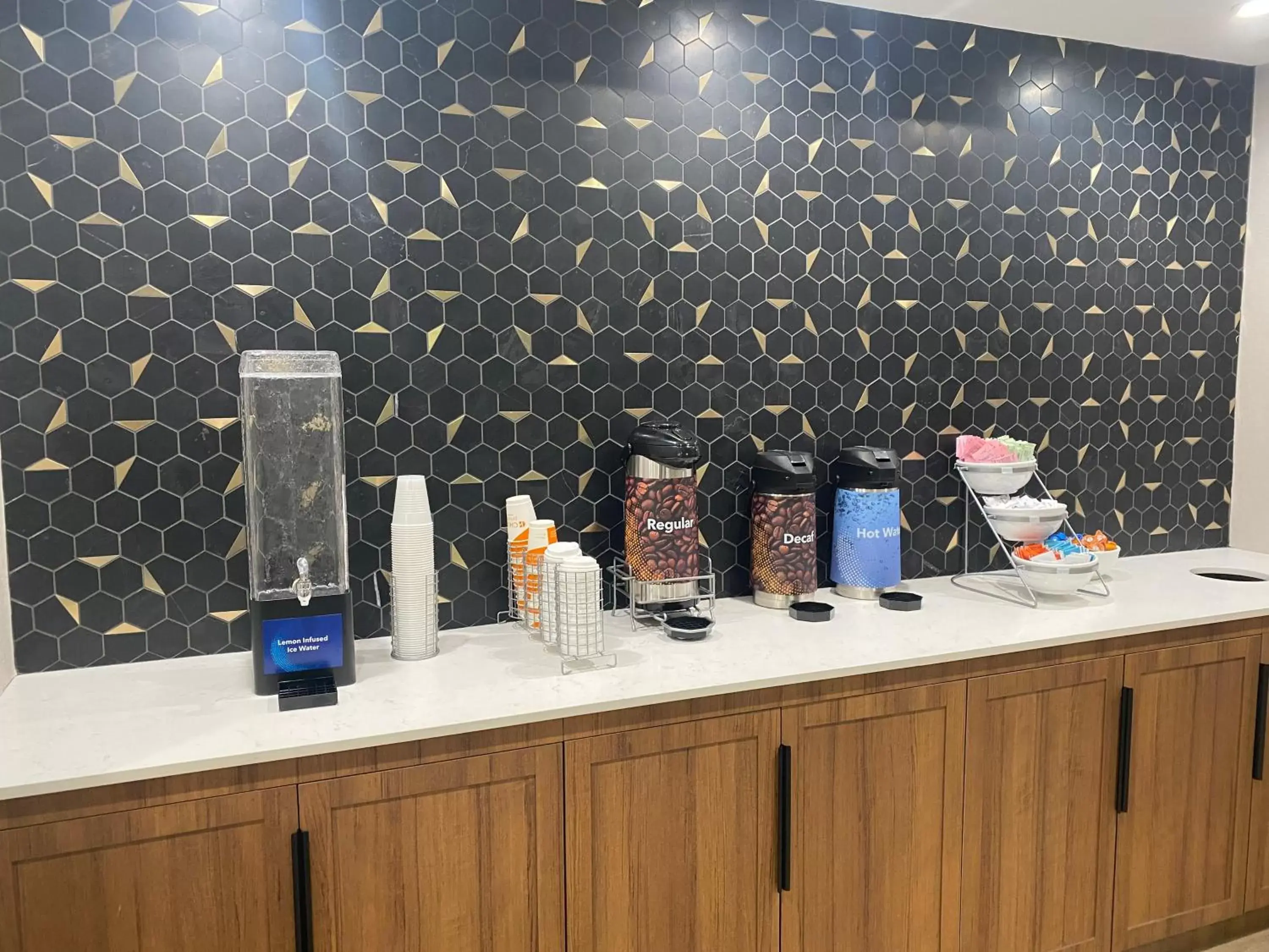 Coffee/tea facilities in Comfort Inn & Suites Gallatin - Nashville Metro