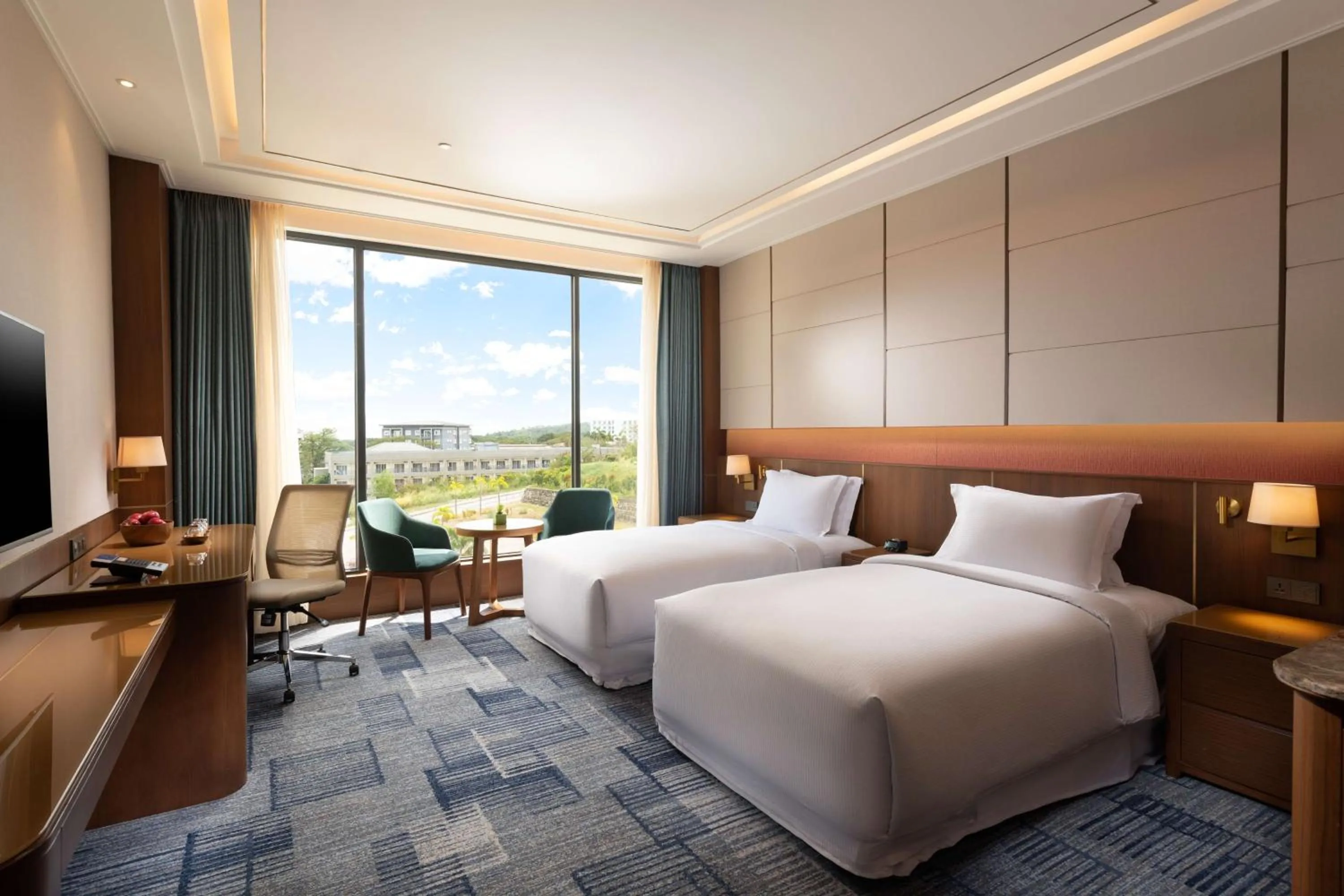 Bedroom, Bed in Hilton Clark Sun Valley Resort