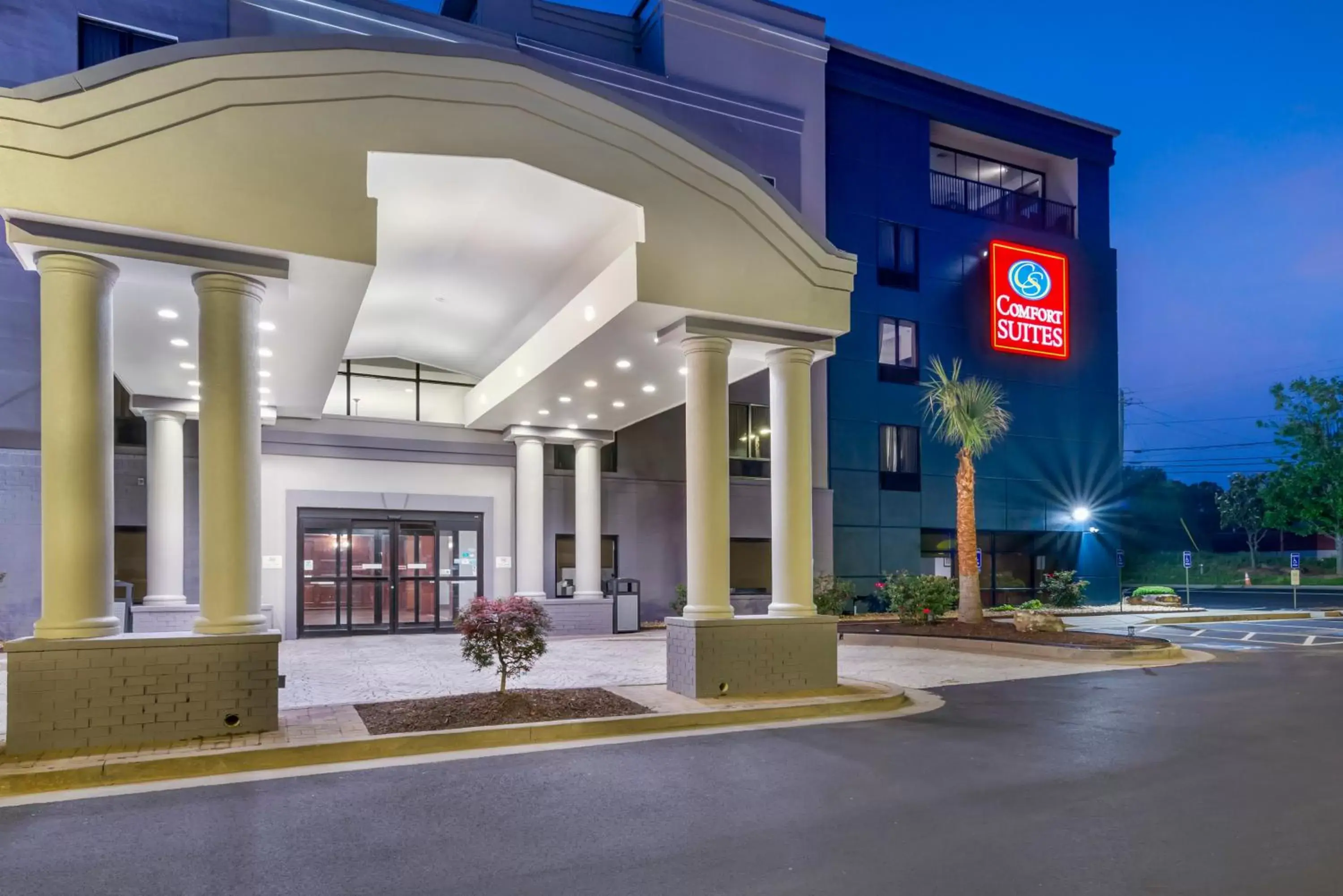 Property building in Comfort Suites Atlanta Airport