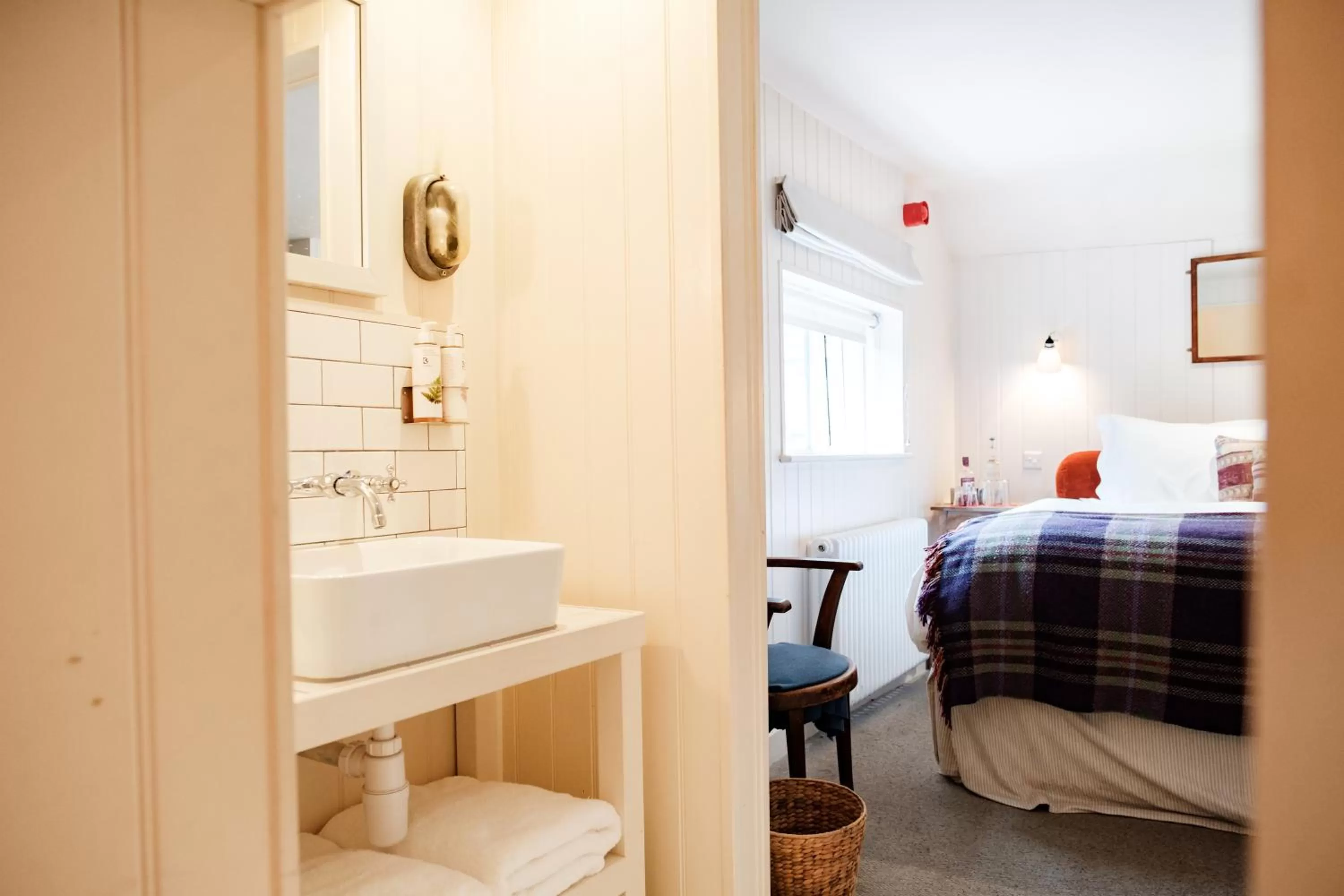 Bed in Bel and The Dragon-Cookham