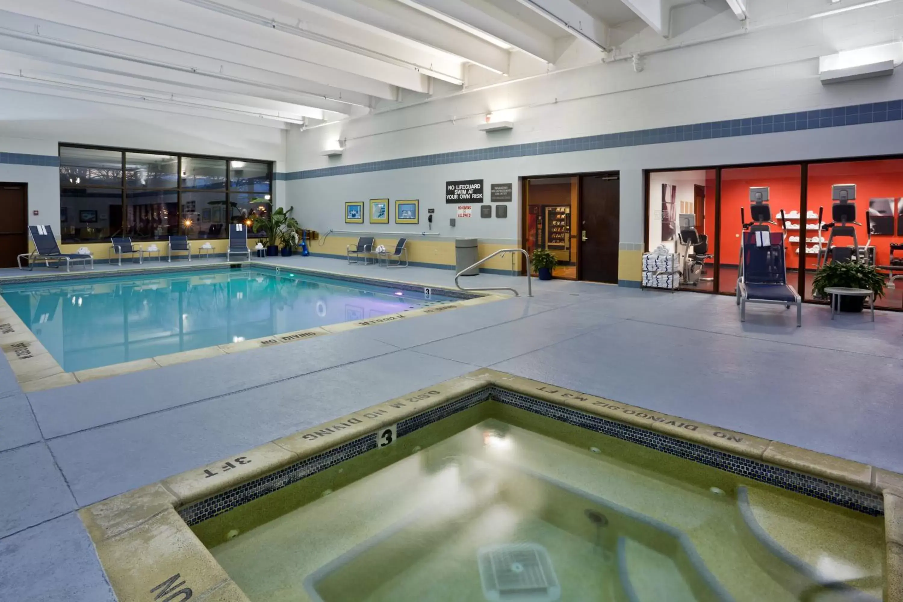 Spa and wellness centre/facilities, Swimming Pool in DoubleTree by Hilton Lansing