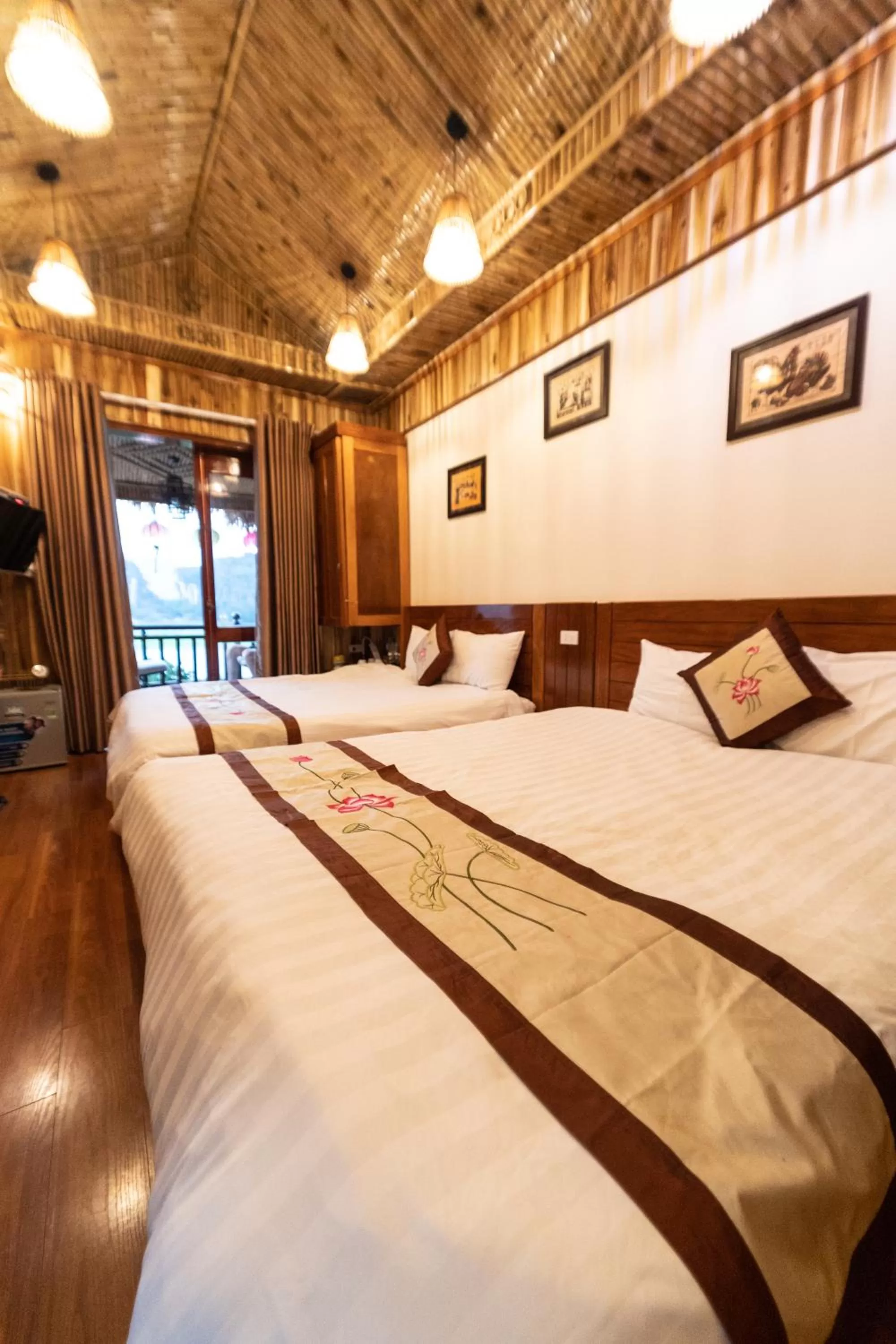 Bed in Mua Caves Ecolodge (Hang Mua)