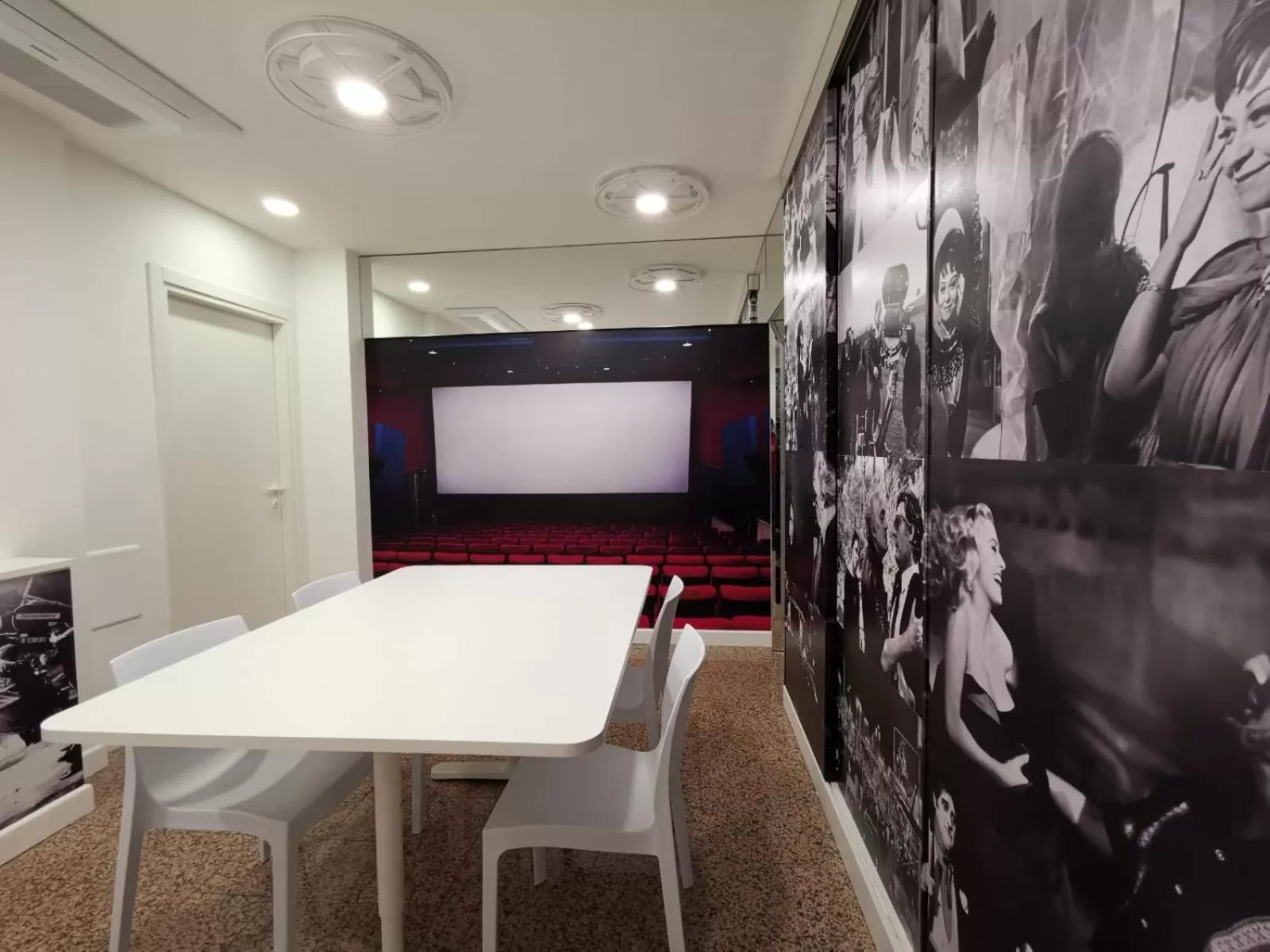 Continental breakfast in Red Carpet rooms