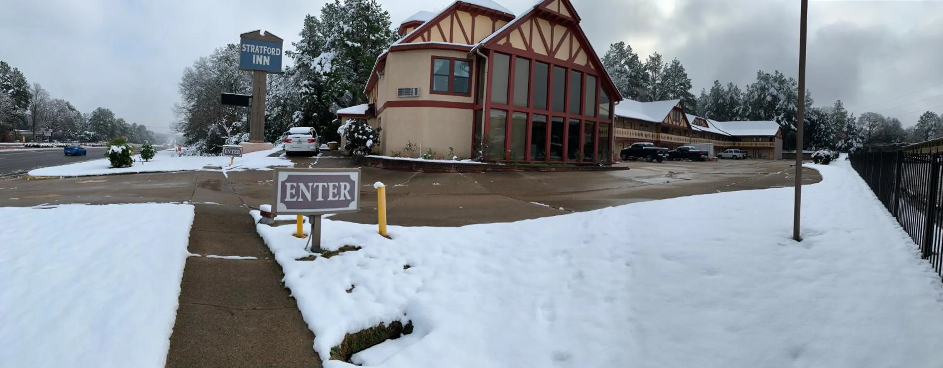 Property building in Stratford Inn Tyler