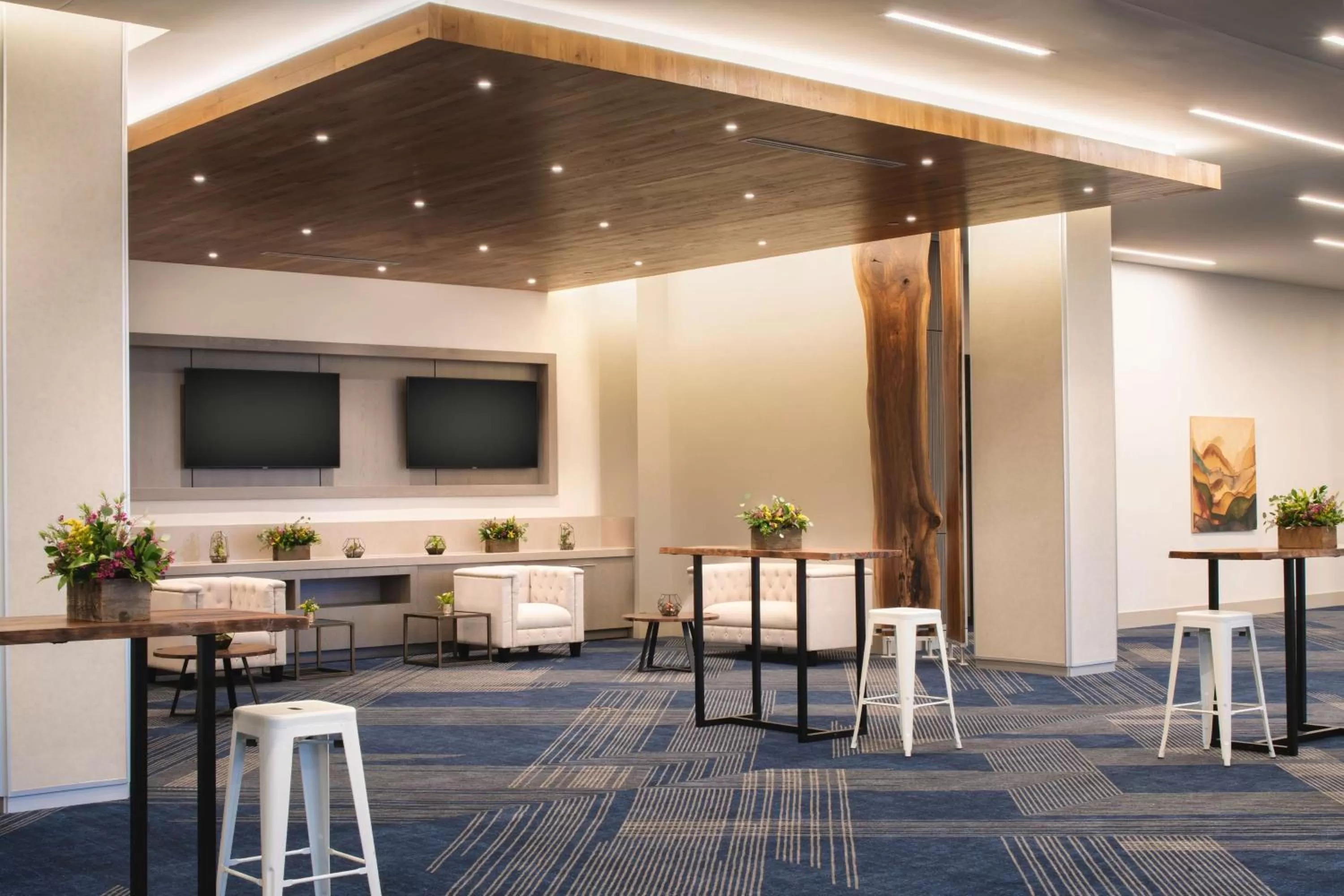 Lobby or reception in Hyatt Regency Portland at the Oregon Convention Center