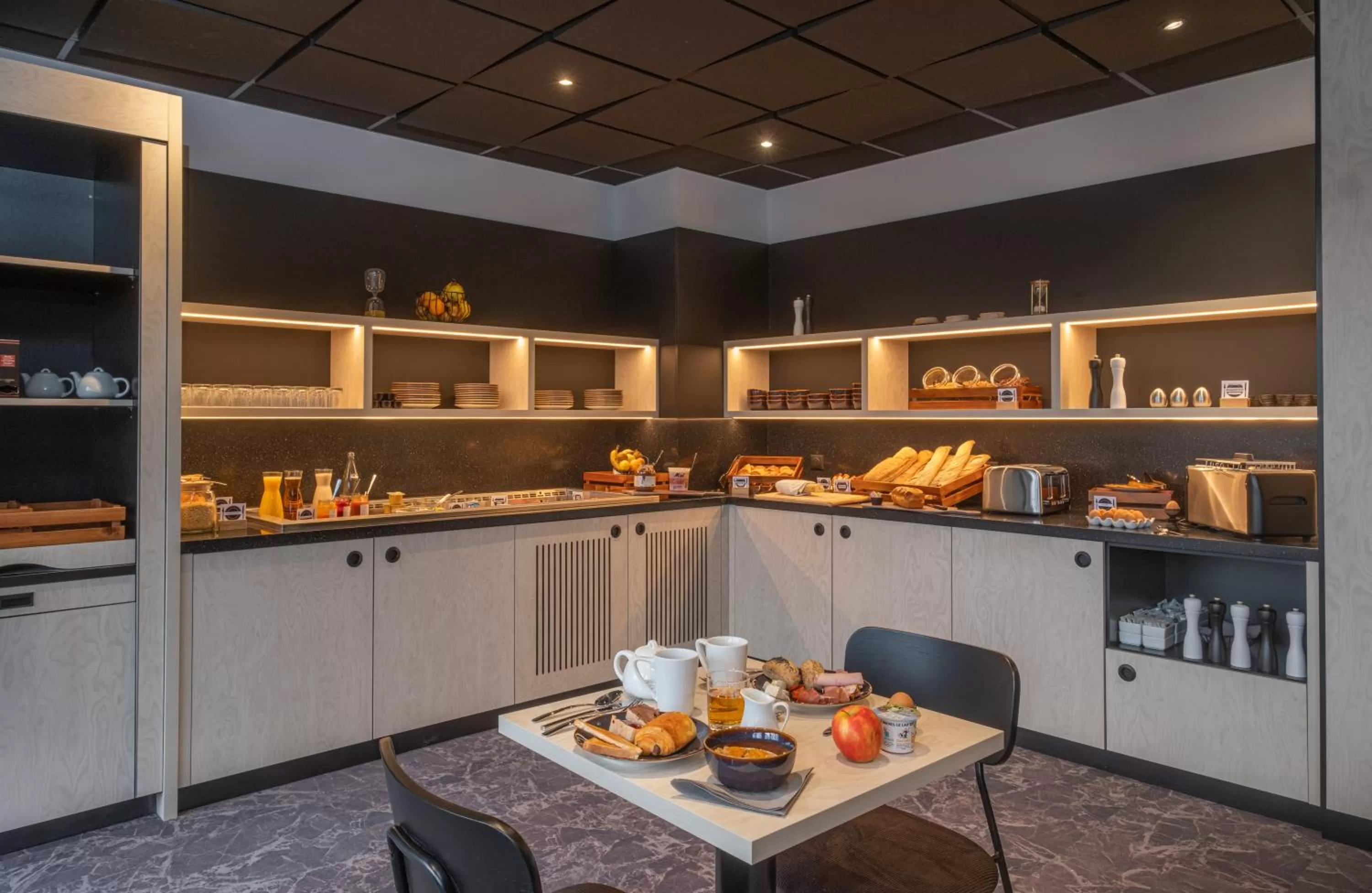 Breakfast in Kyriad Tours Sud - Ballan Mire