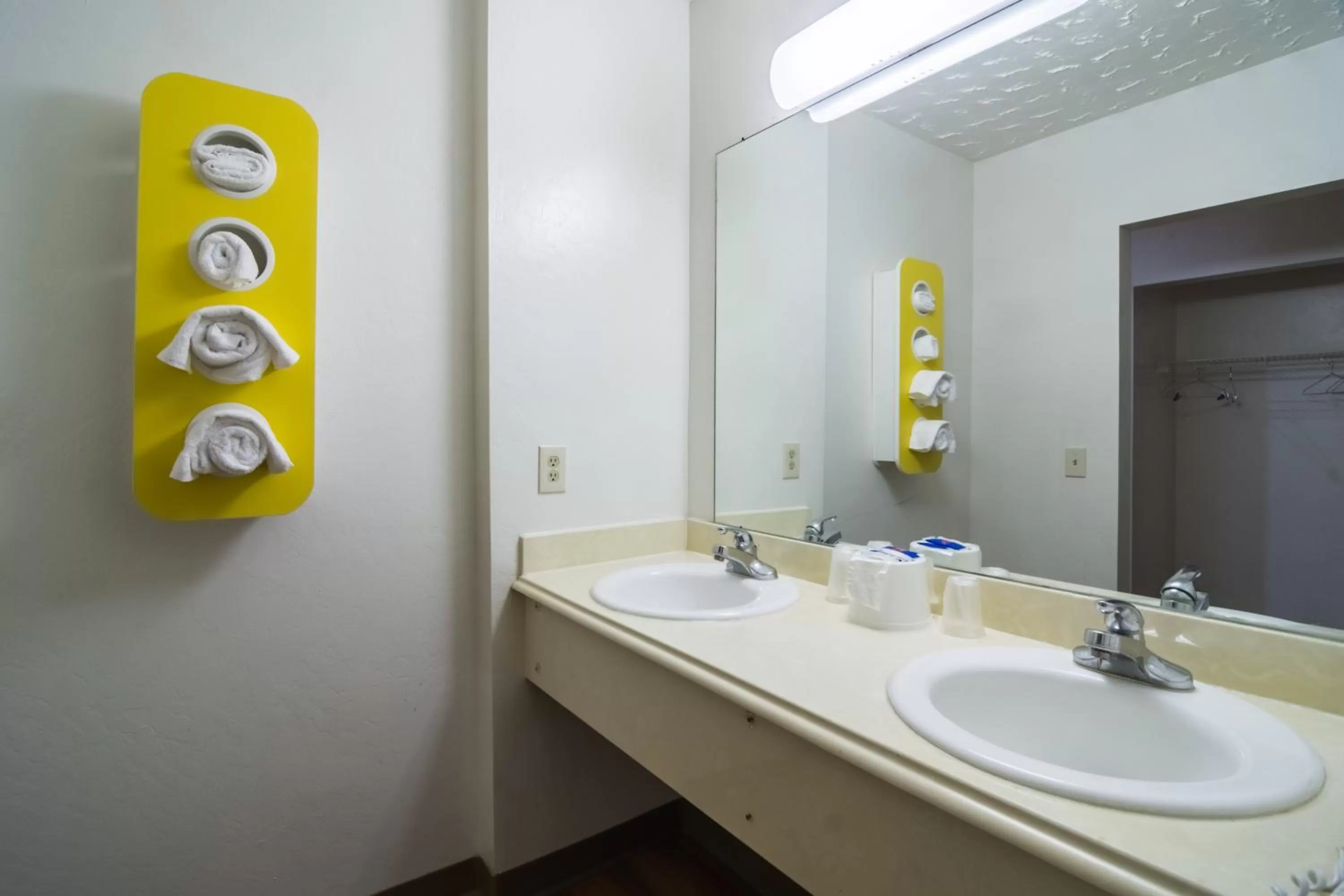 Bathroom in Motel 6-Globe, AZ