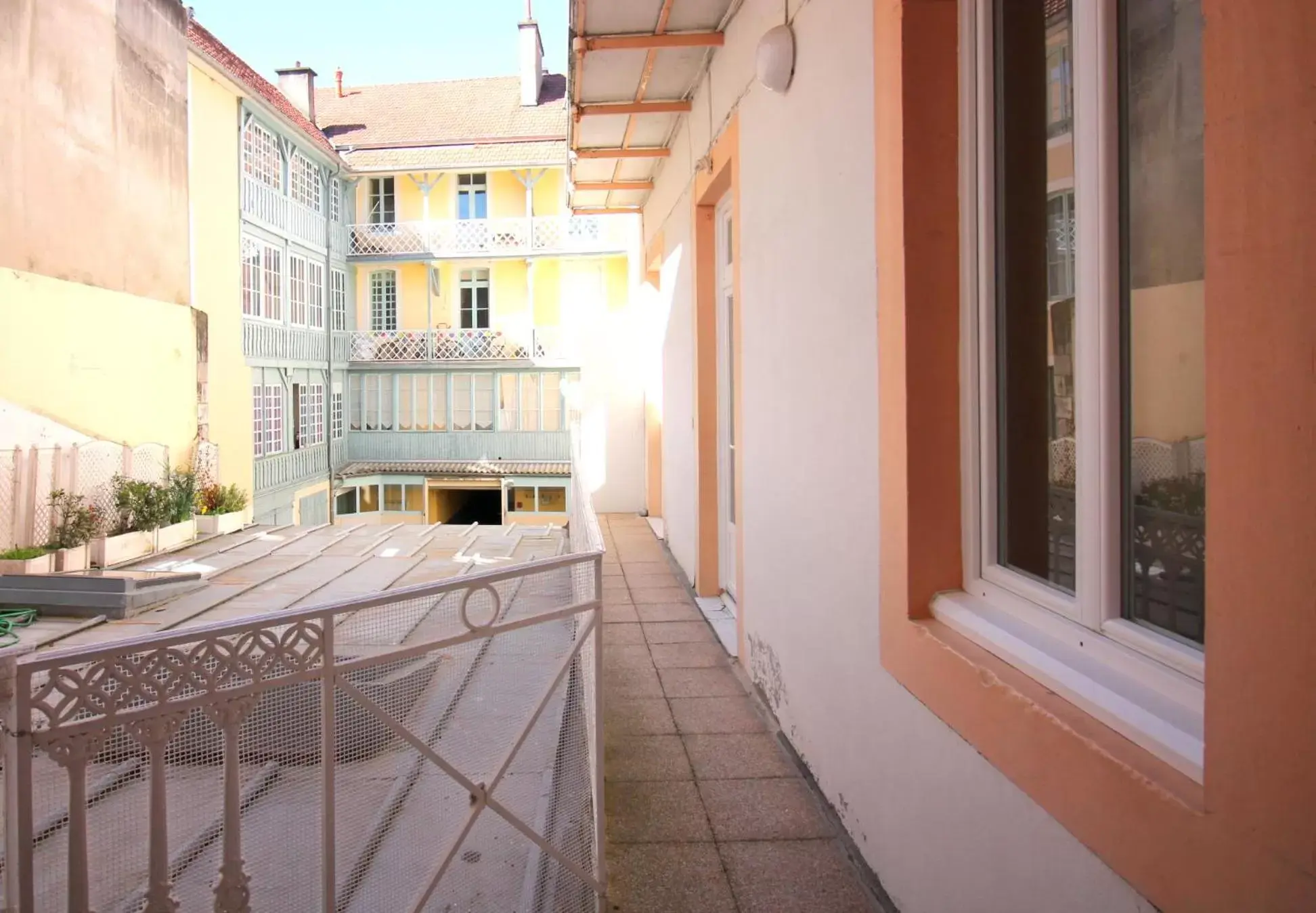 View (from property/room), Balcony/Terrace in Hôtel Adour