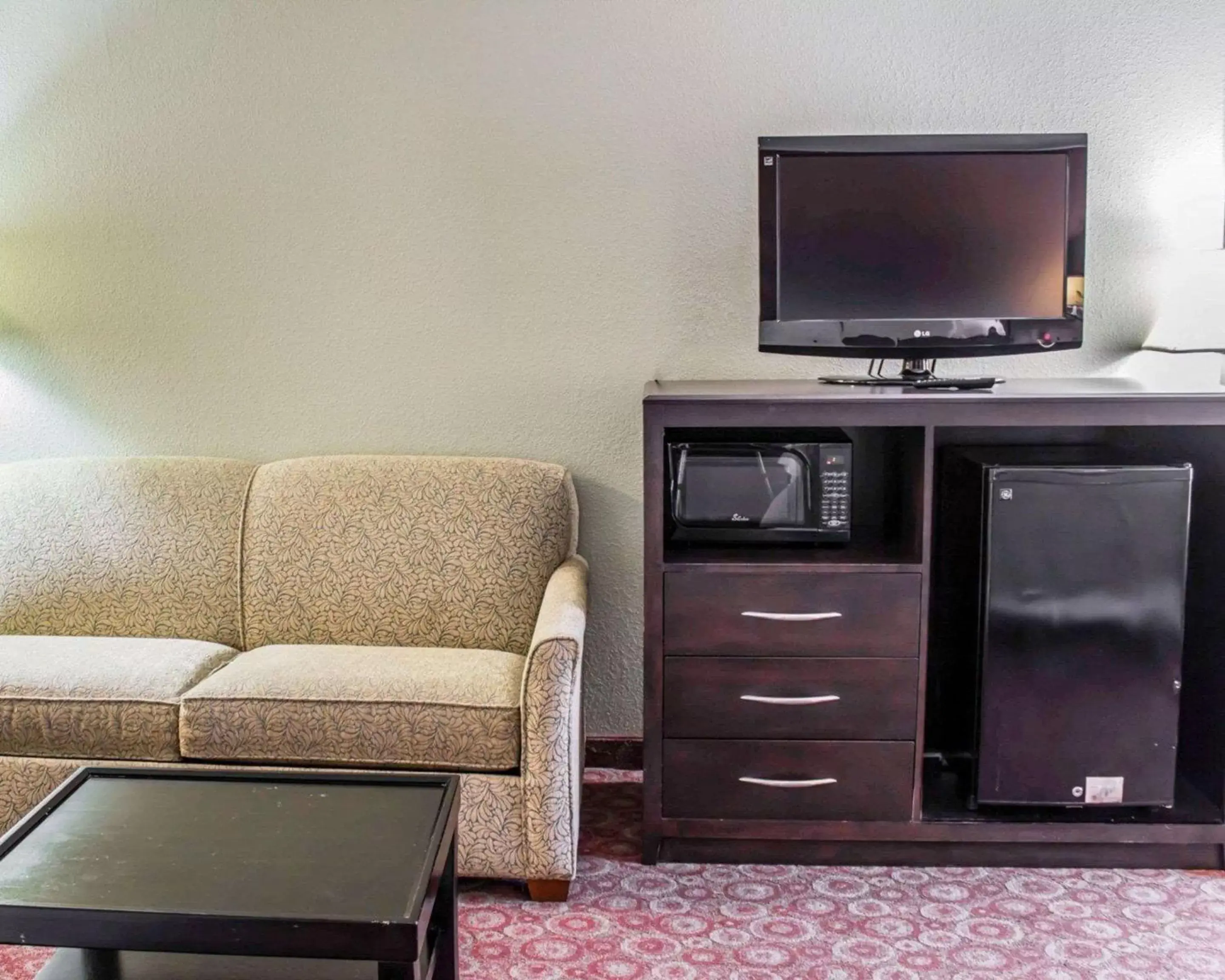 Photo of the whole room, TV/Entertainment Center in Quality Inn Raleigh Downtown