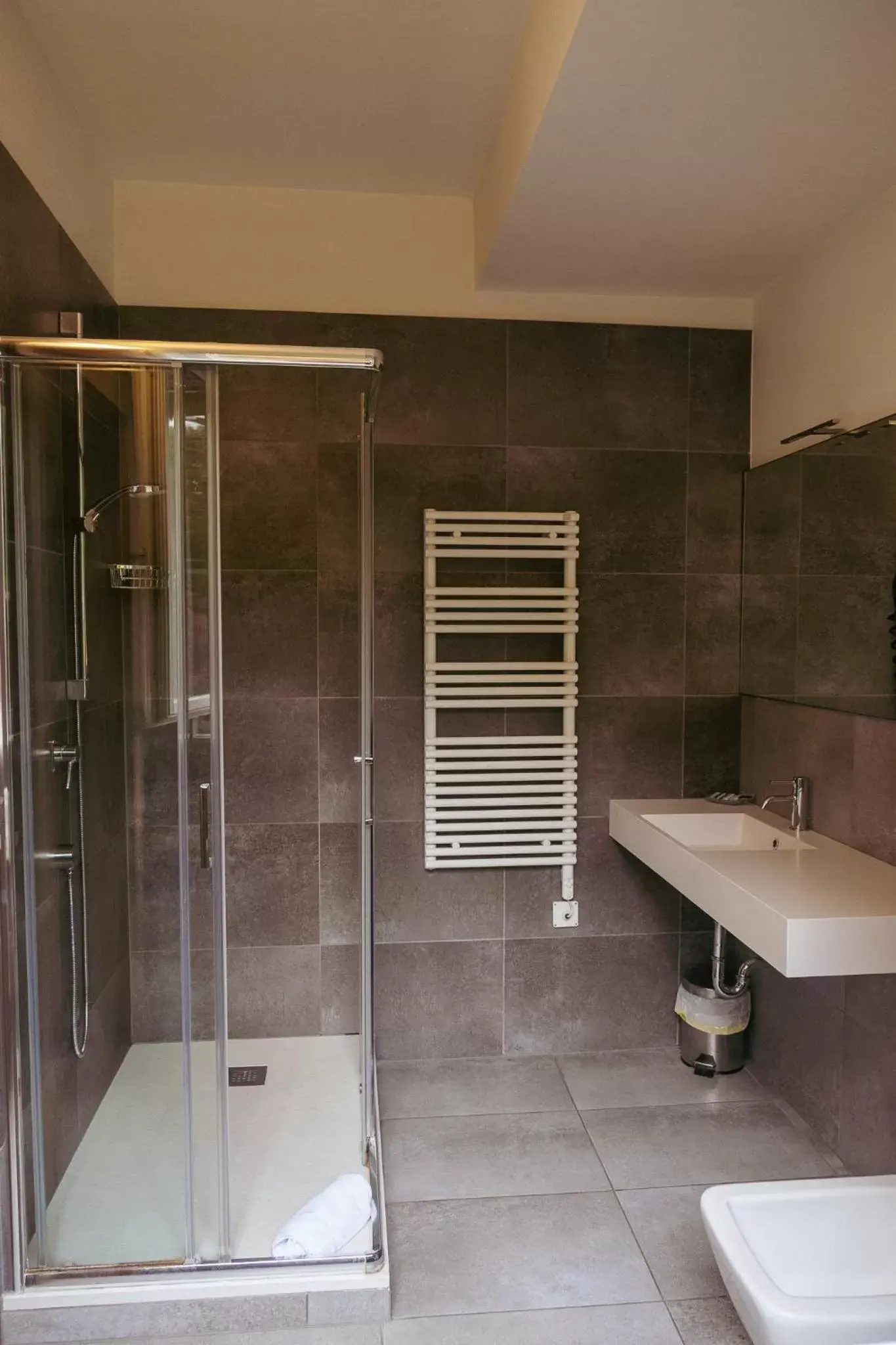 Shower, Bathroom in Hotel Morgana