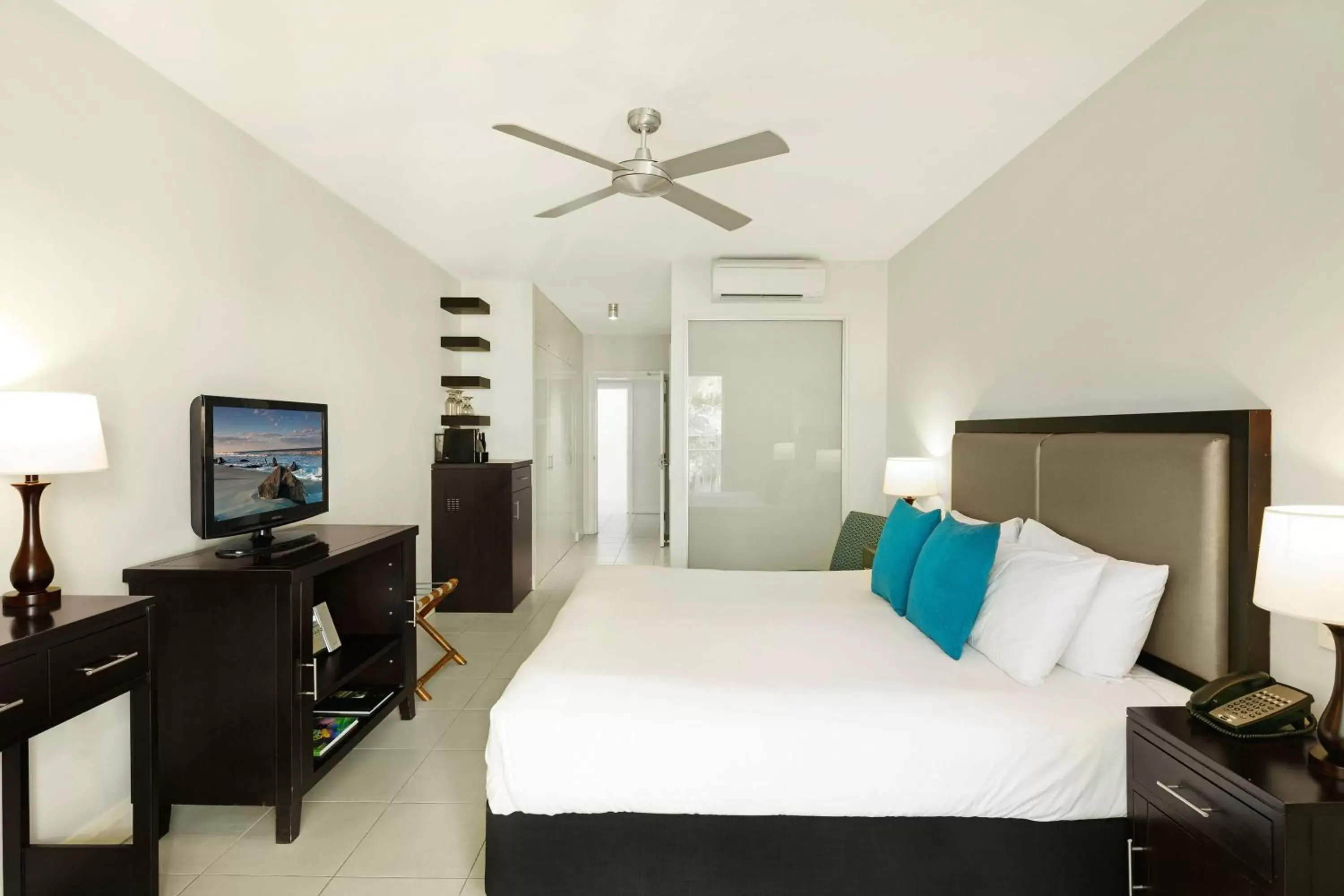 Bedroom, TV/Entertainment Center in Peppers Beach Club & Spa