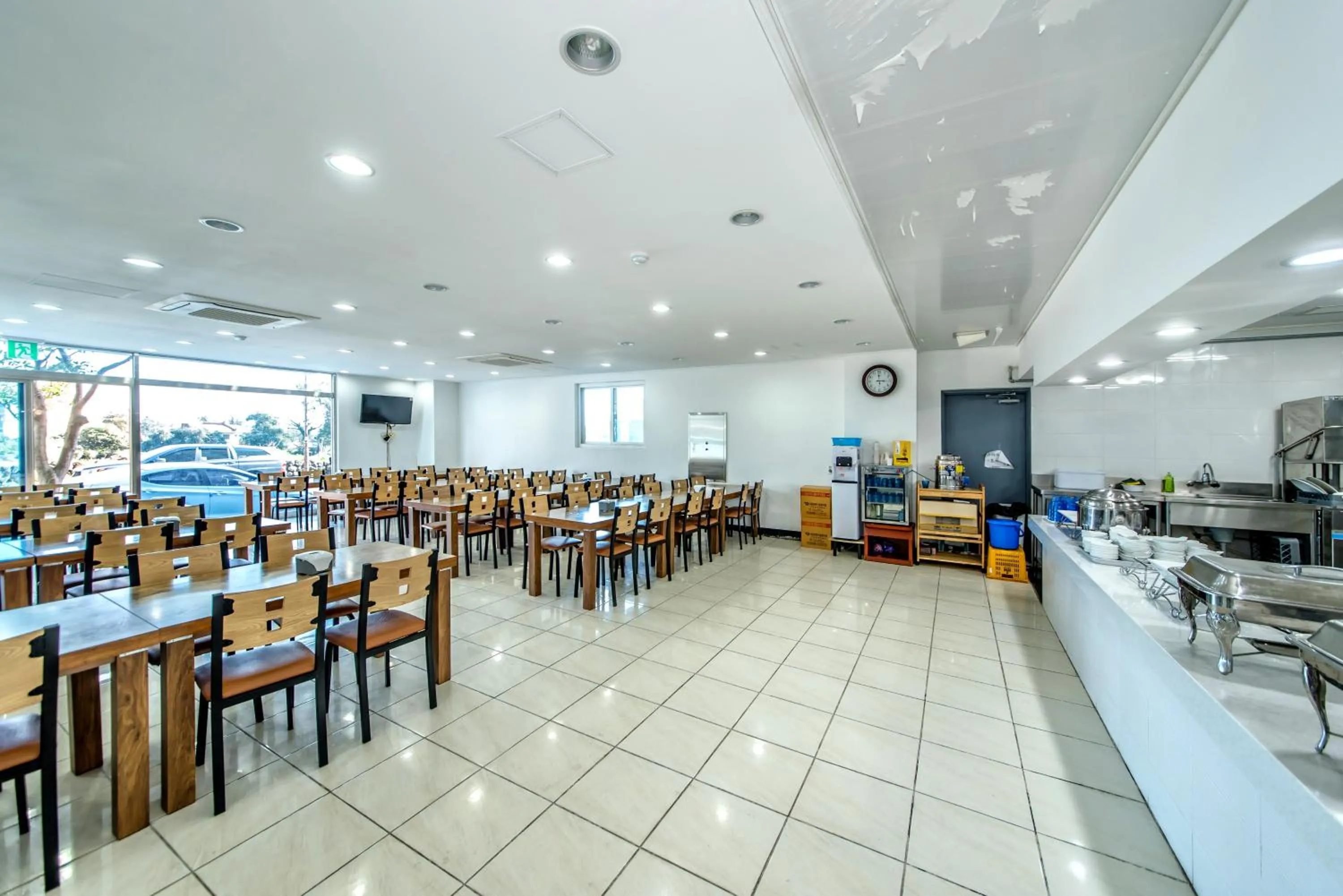 Restaurant/places to eat in Jungmoon City Hotel & J-hill Hotel