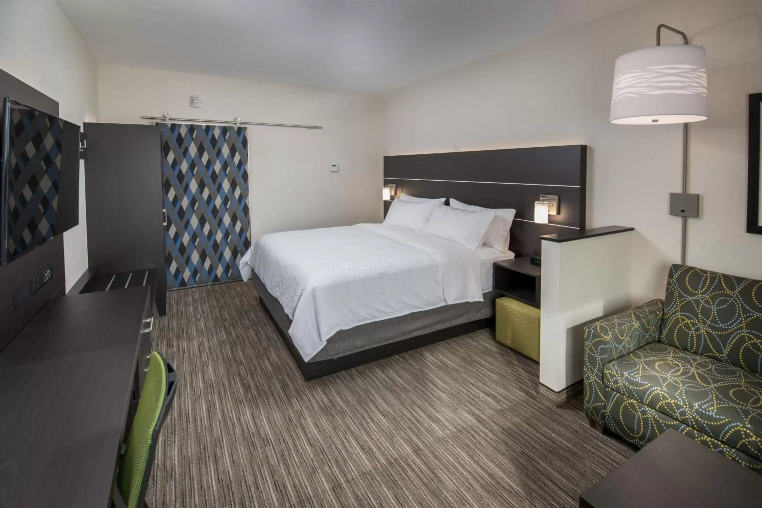 Photo of the whole room, Bed in Holiday Inn Express & Suites - Saskatoon East - University, an IHG Hotel